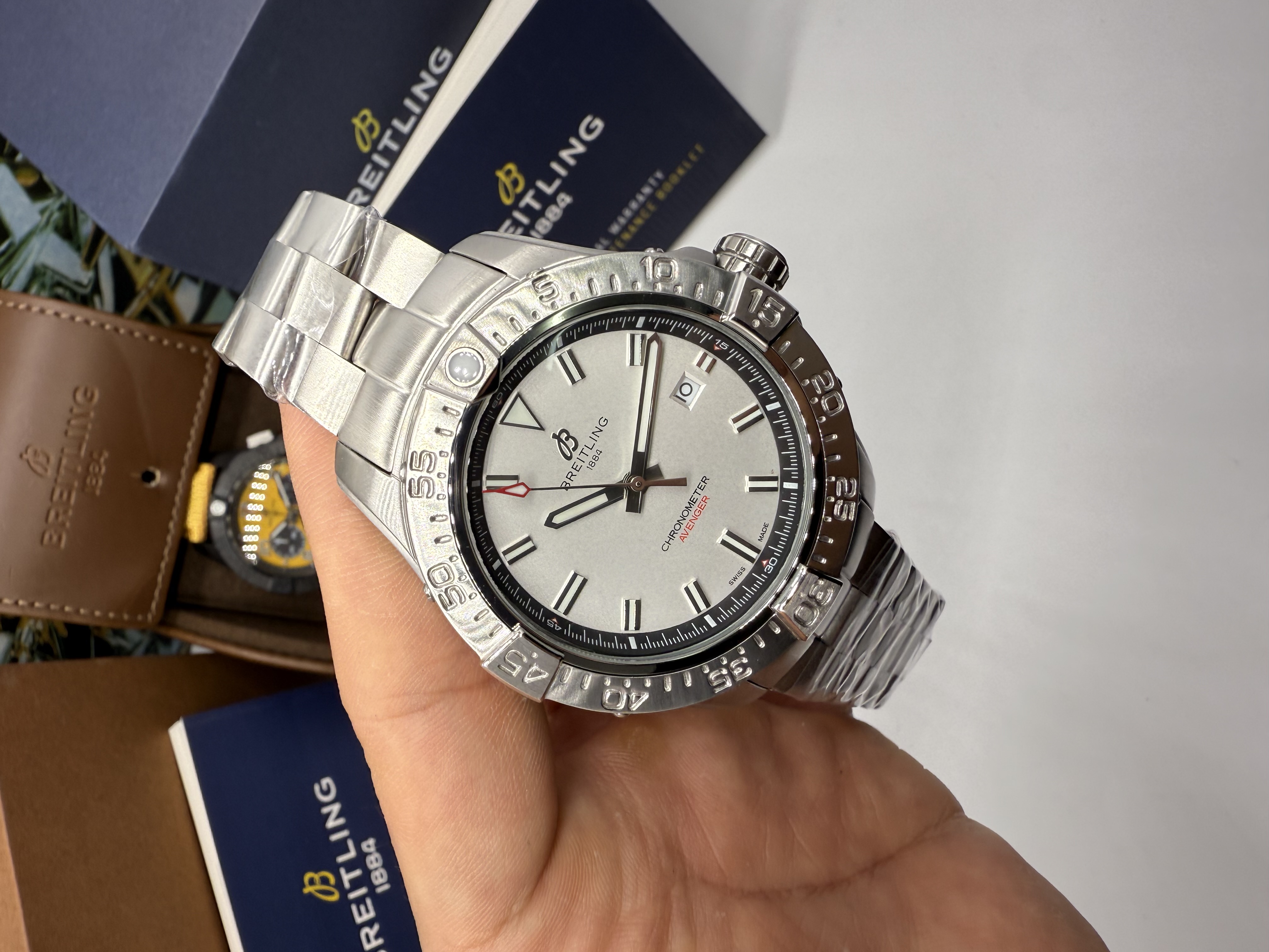 Breitling Avenger 44 Dial Prata