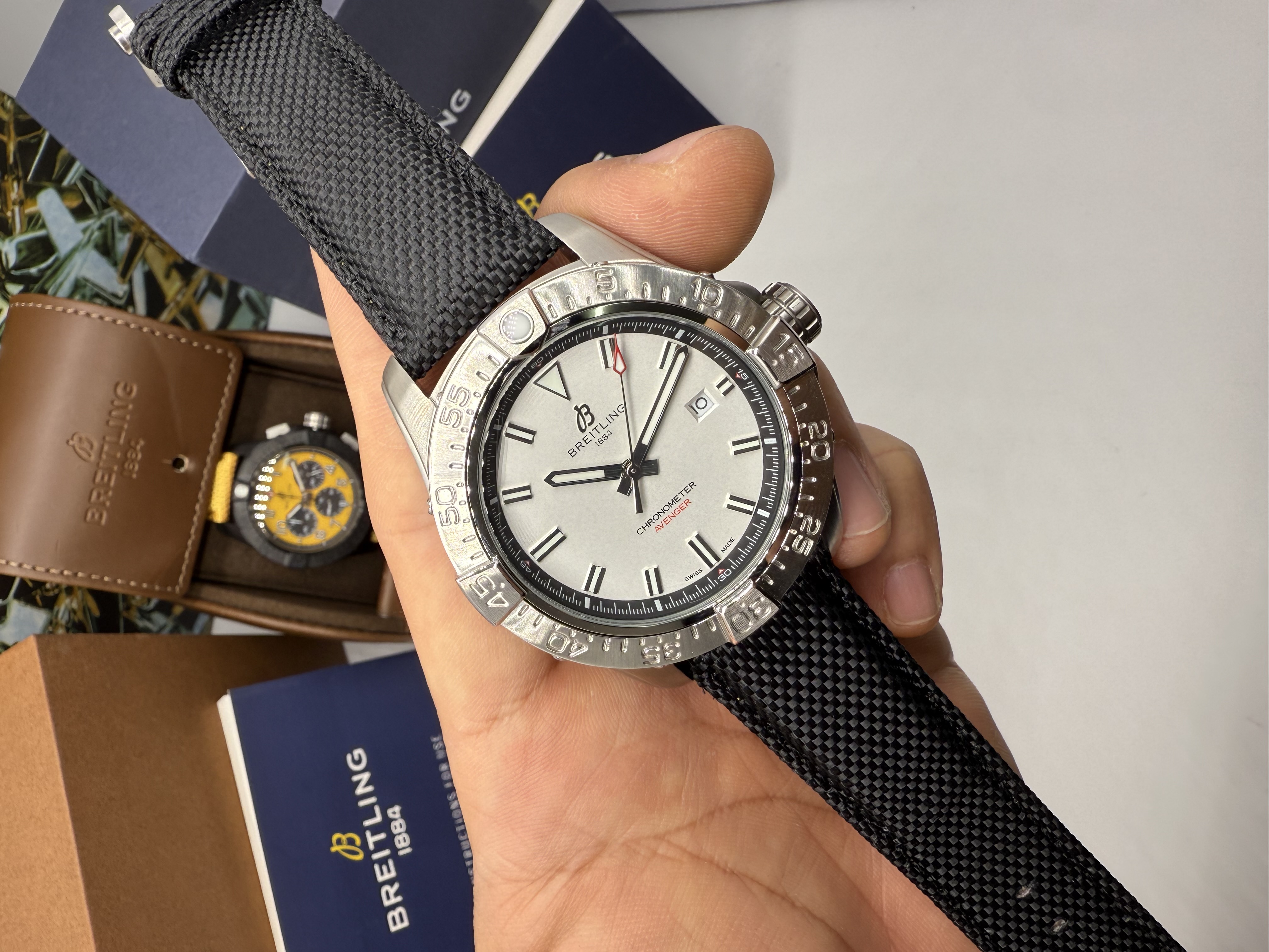 Breitling Avenger 44 Dial prata