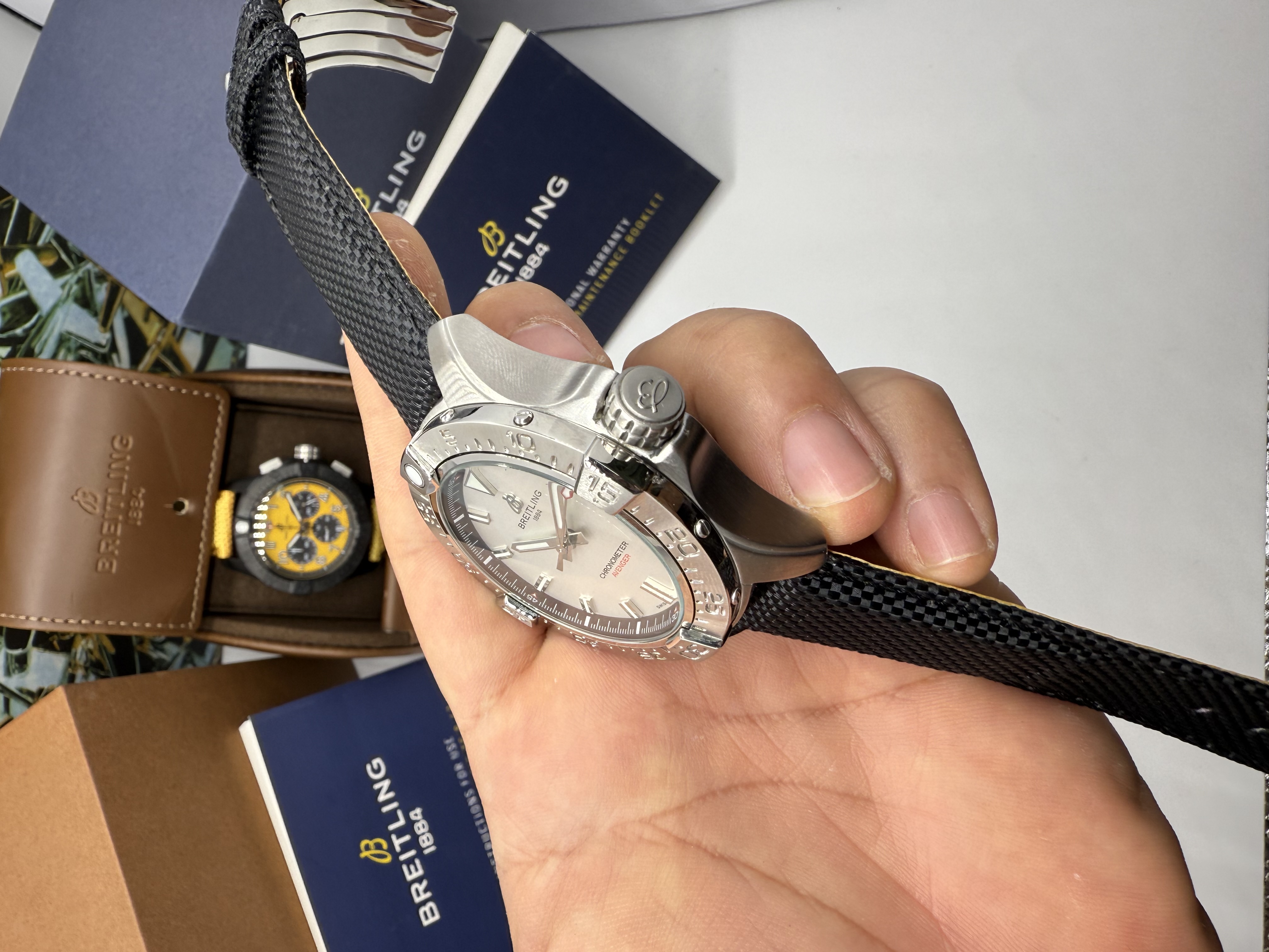 Breitling Avenger 44 Dial prata