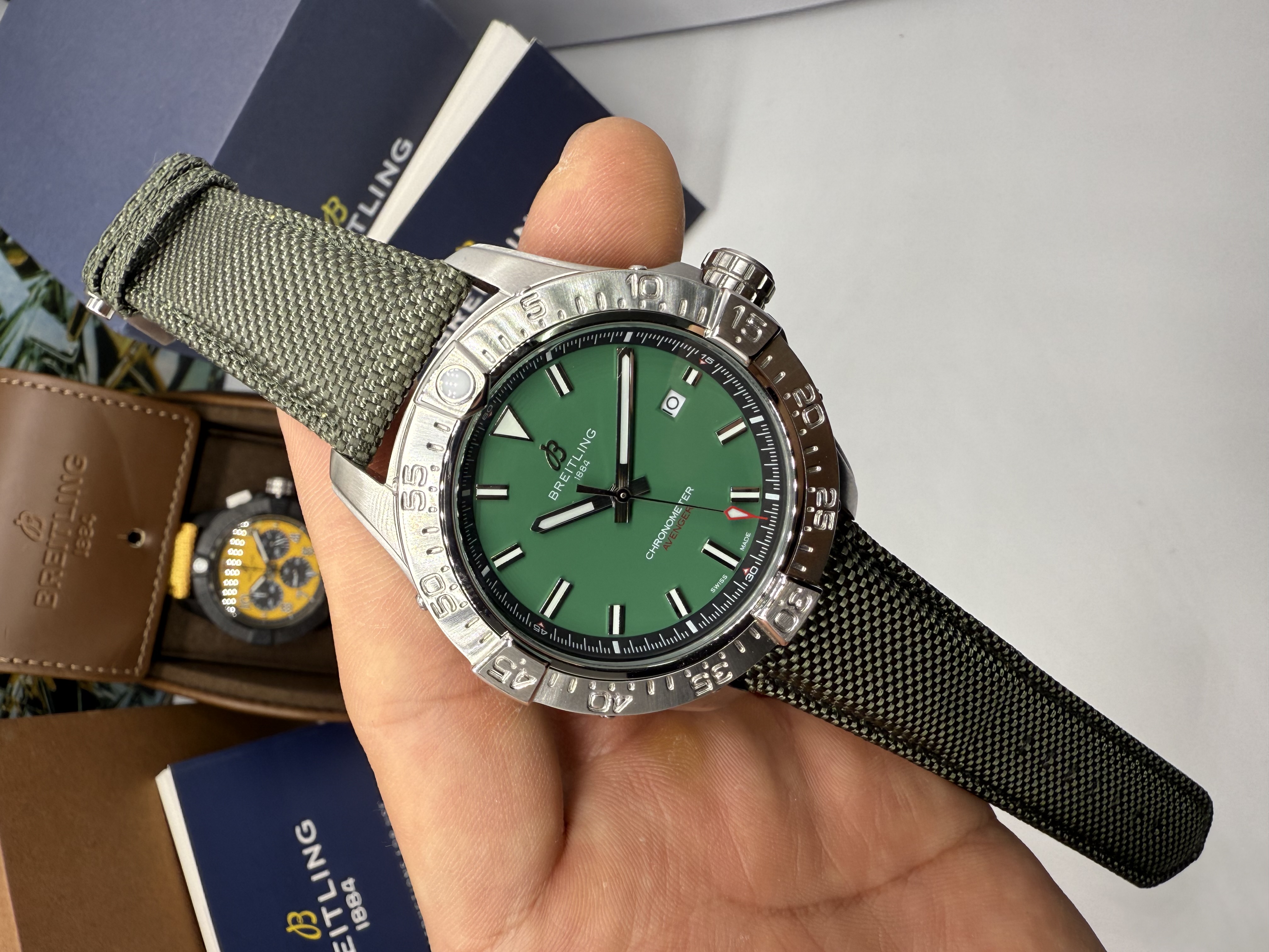Breitling Avenger 44 Verde