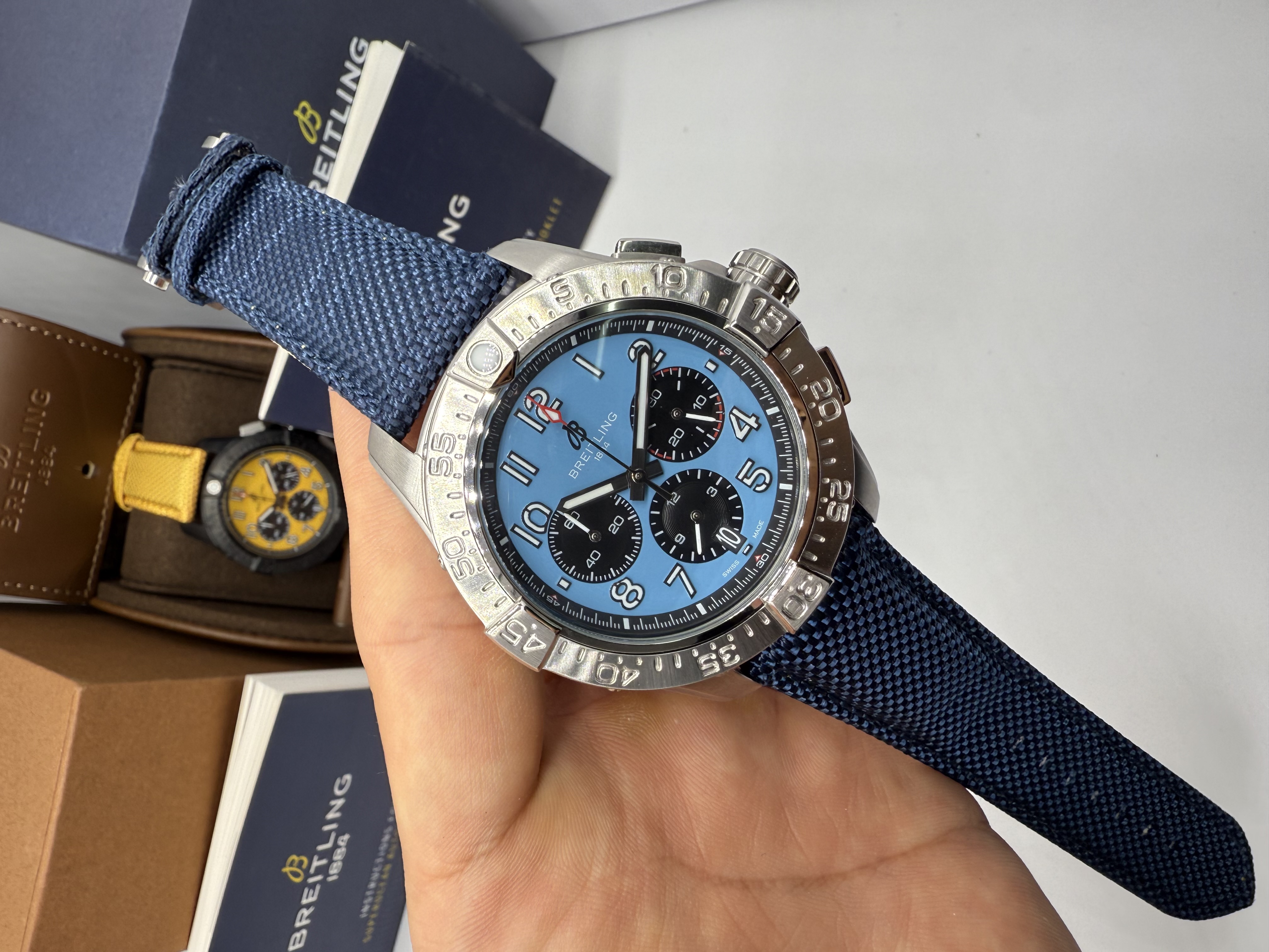 Breitling Avenger Chronograph 44 Azul