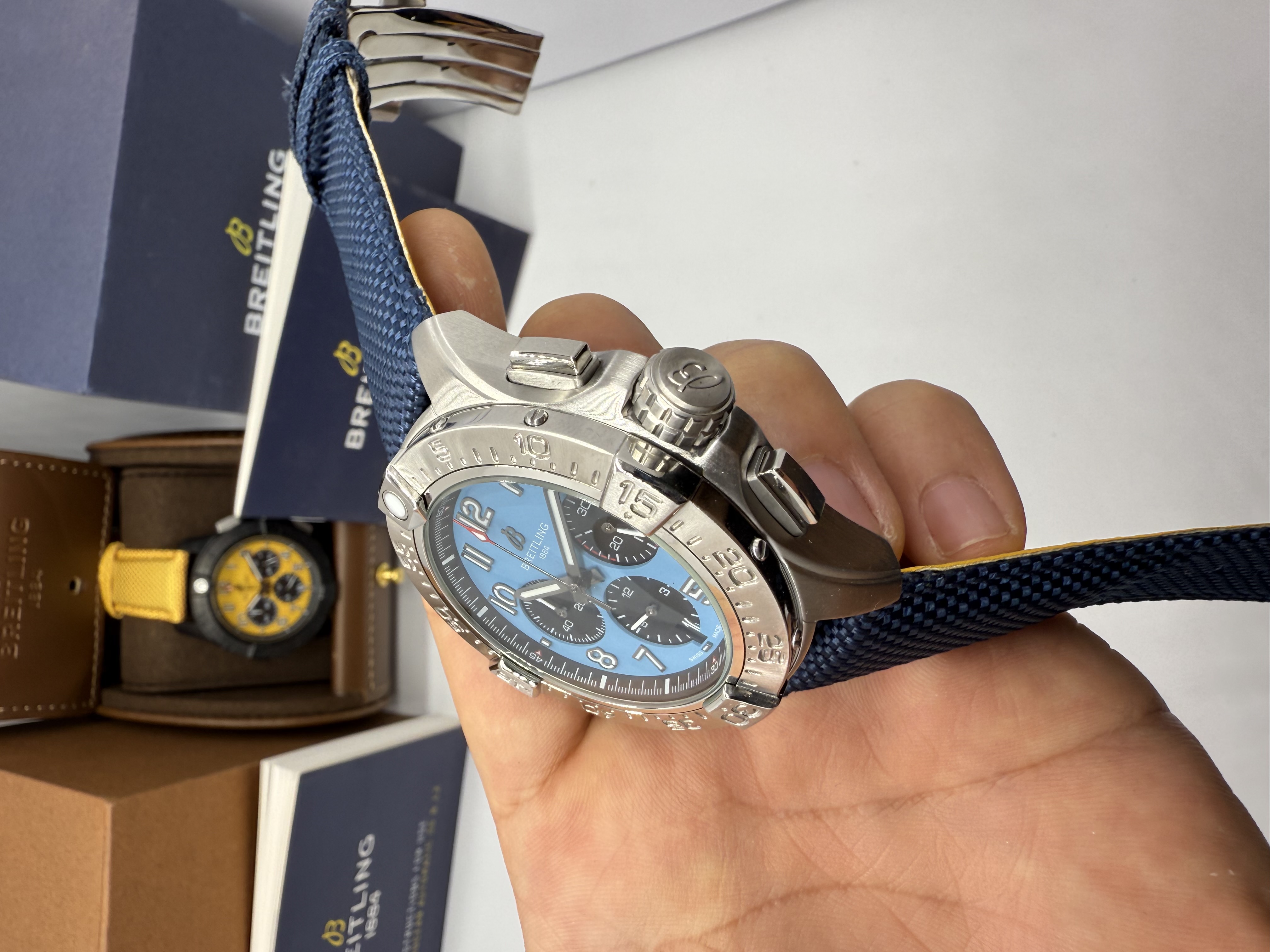 Breitling Avenger Chronograph 44 Azul