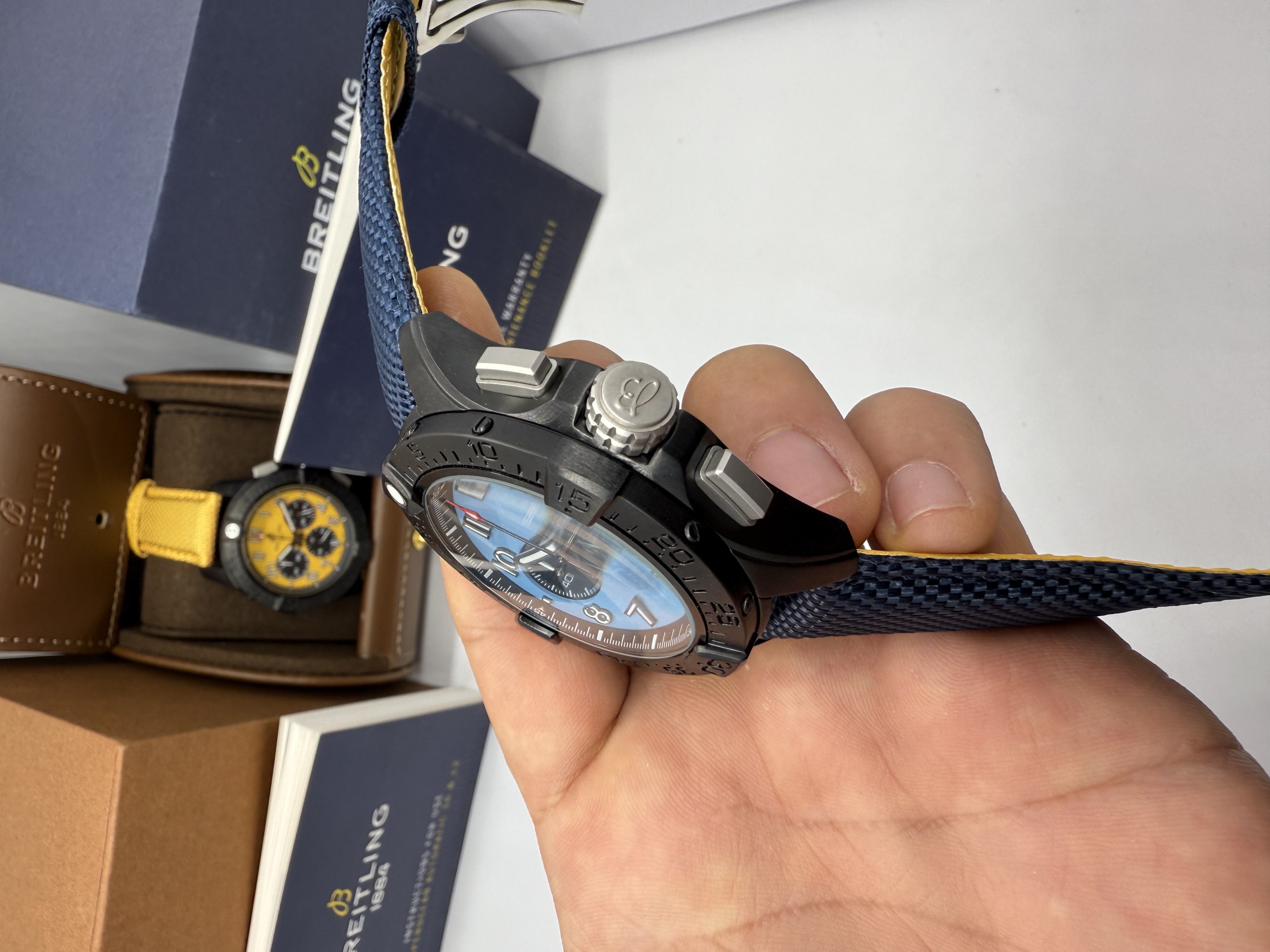 Breitling Avenger Chronograph 44 Azul