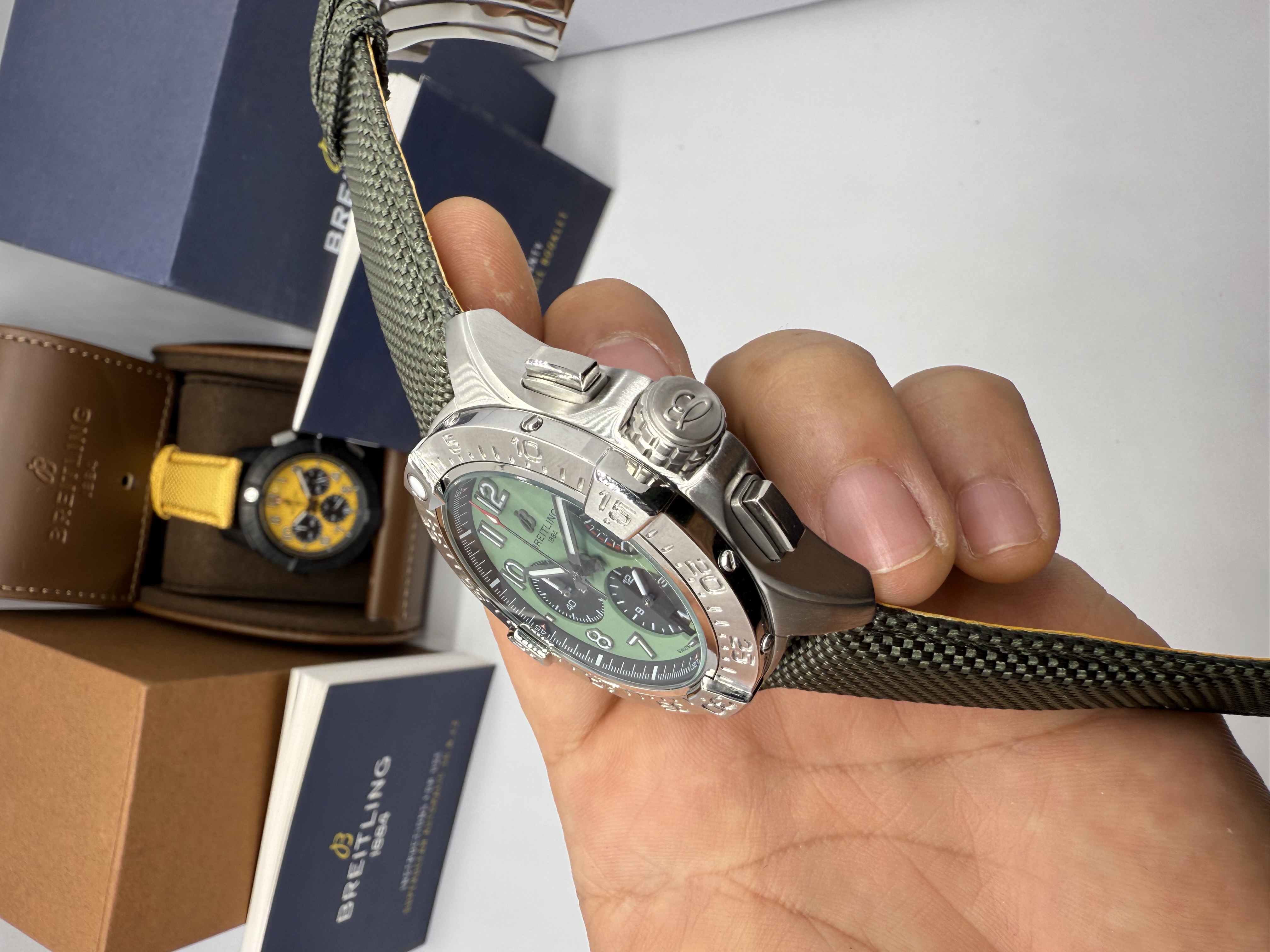Breitling Avenger Chronograph 44 Verde