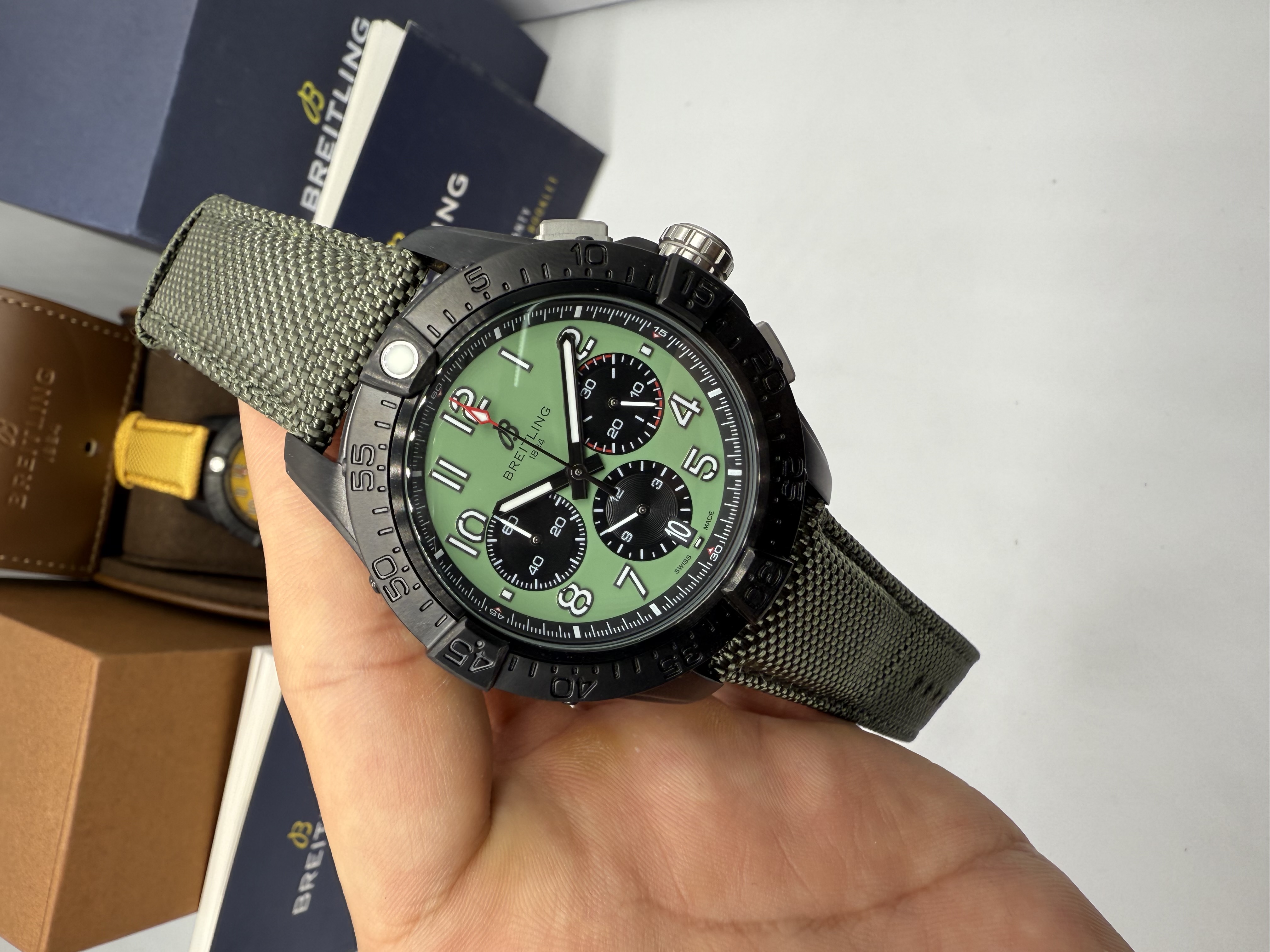 Breitling Avenger Chronograph 44 Verde