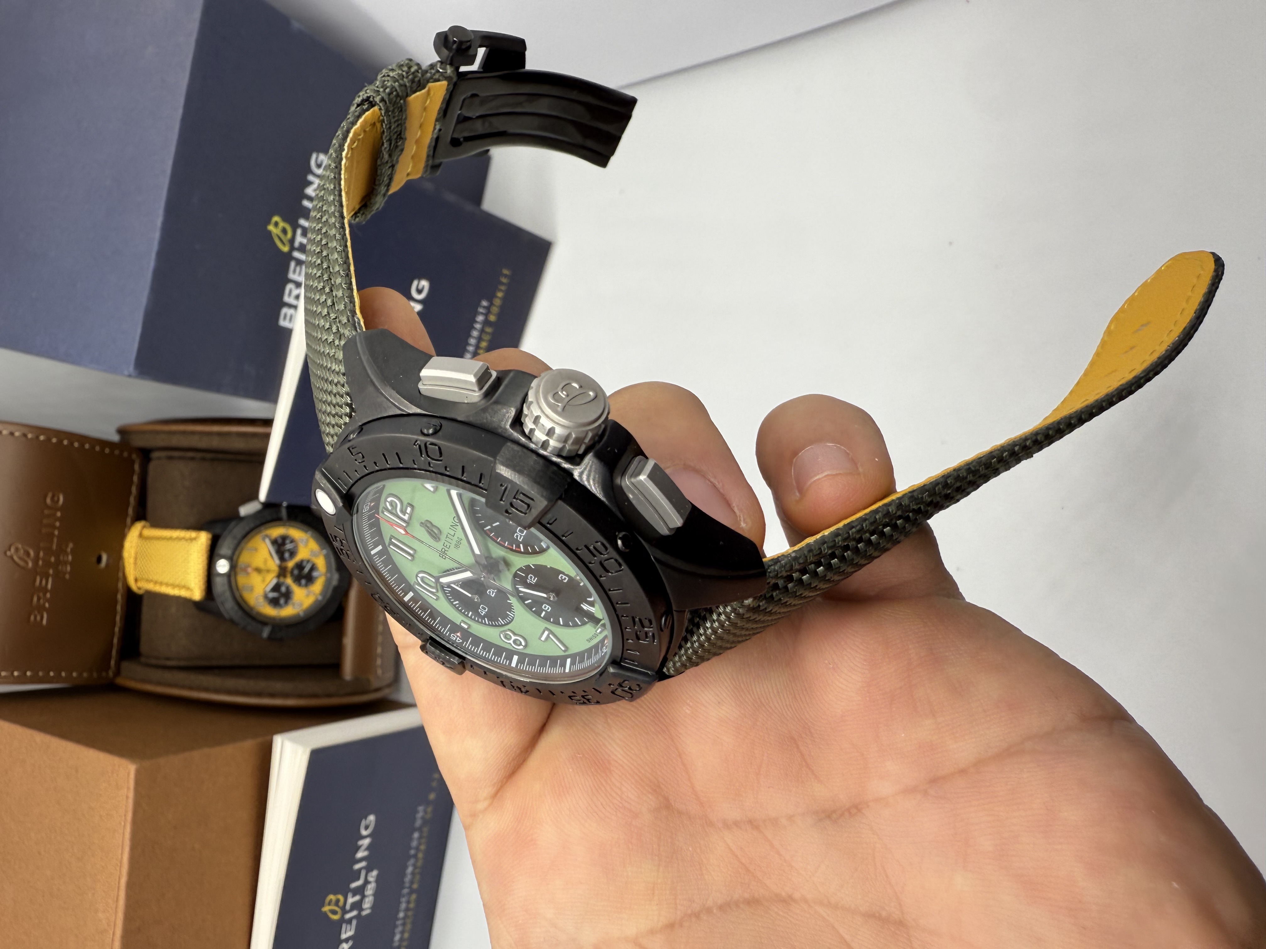 Breitling Avenger Chronograph 44 Verde