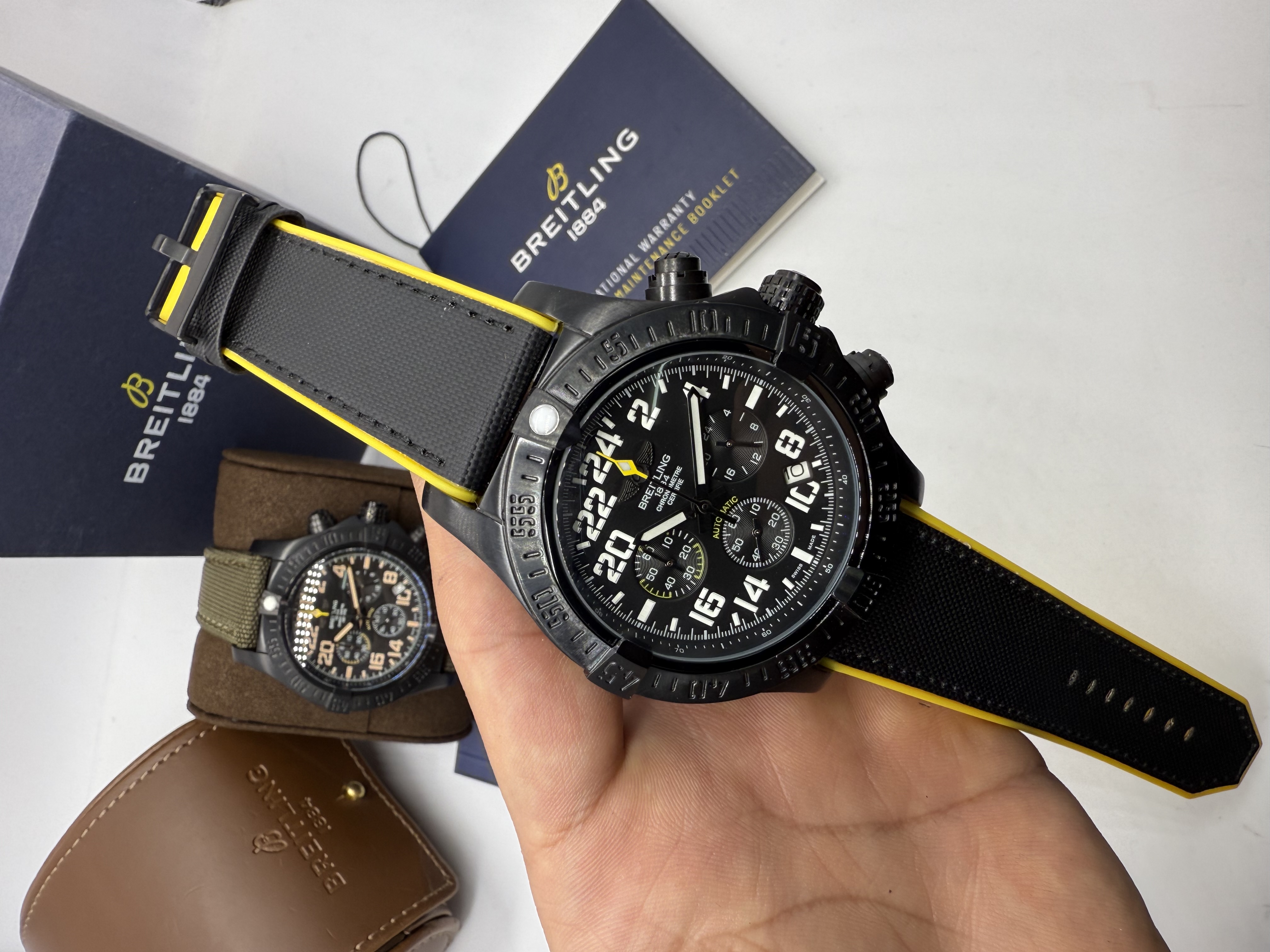 Breitling Avenger Chronograph Preto e Amarelo