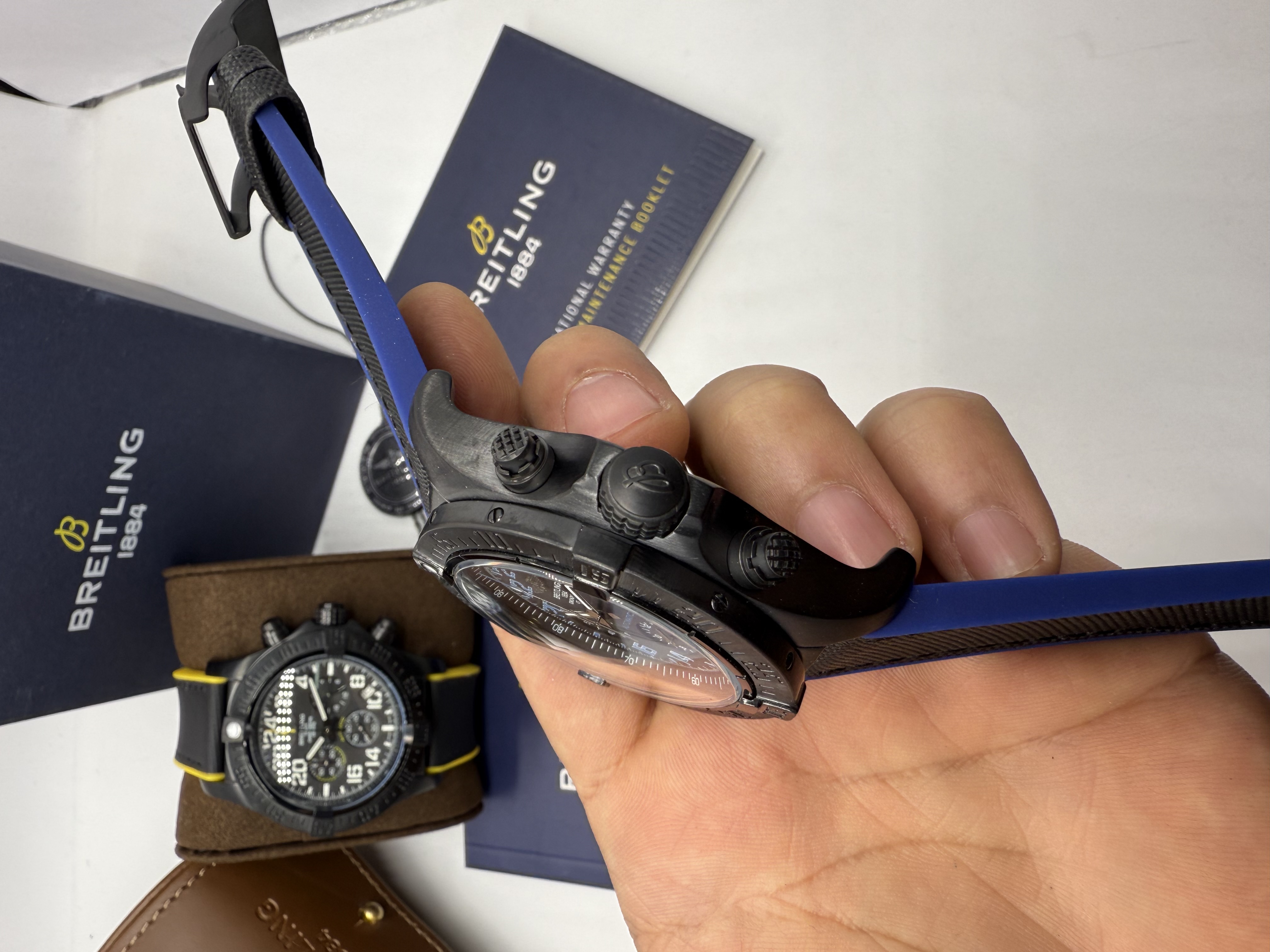 Breitling Avenger Chronograph Preto e Azul