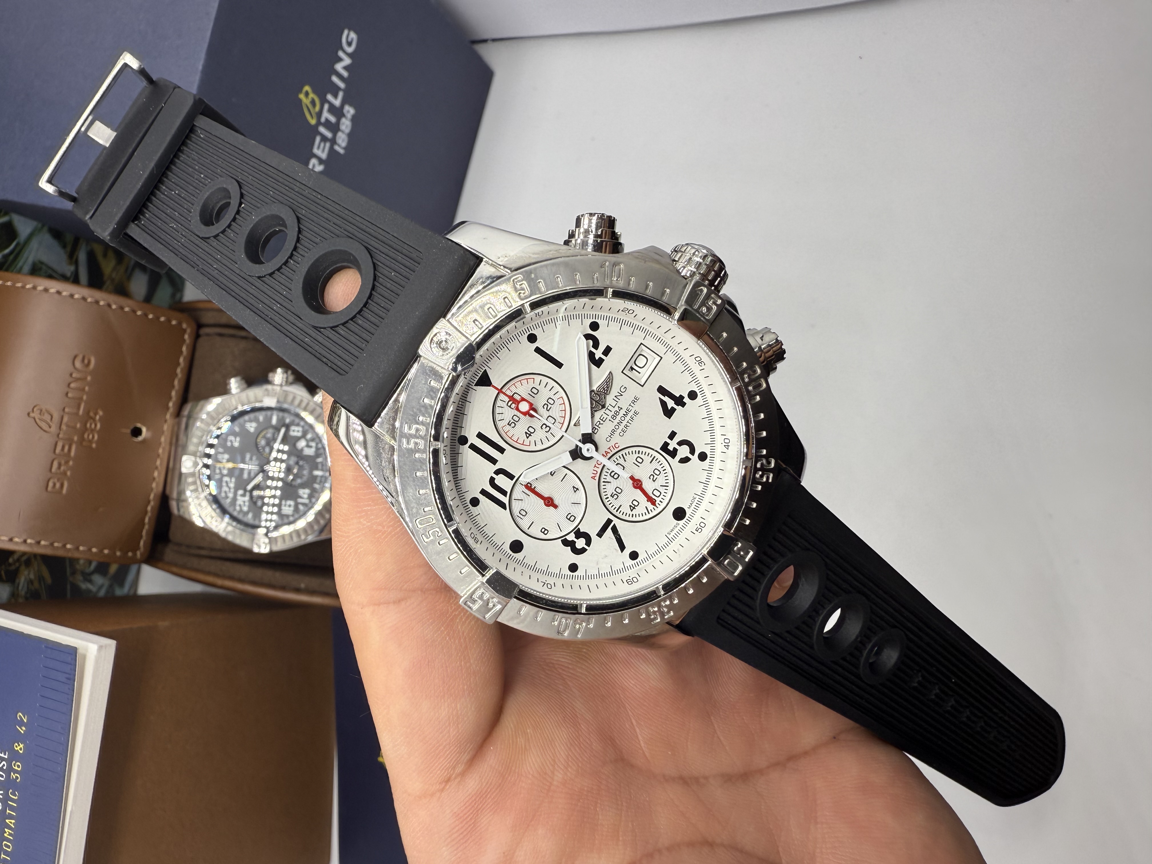 Breitling Avenger Chronograph Dial Branco
