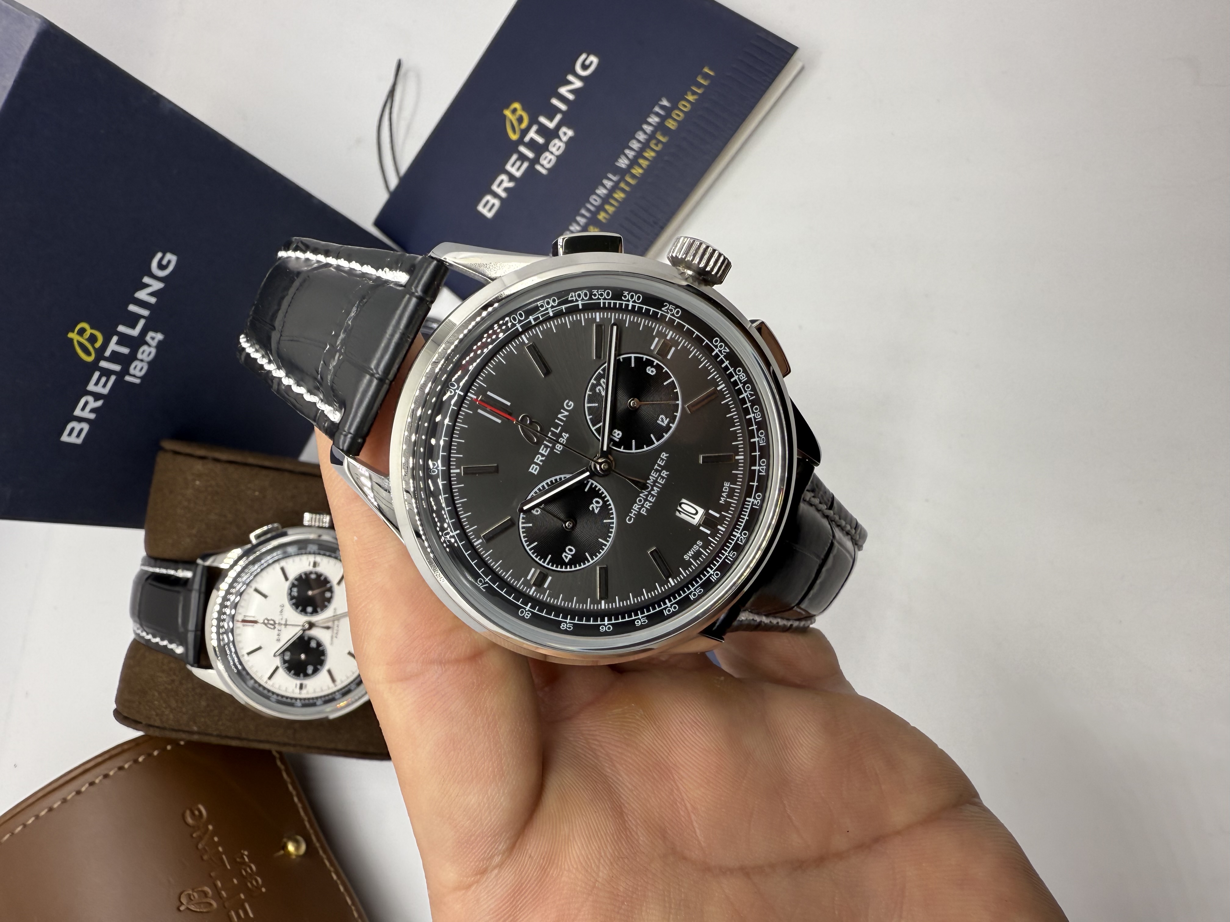 Breitling B01 Chronograph 42 Dial Cinza