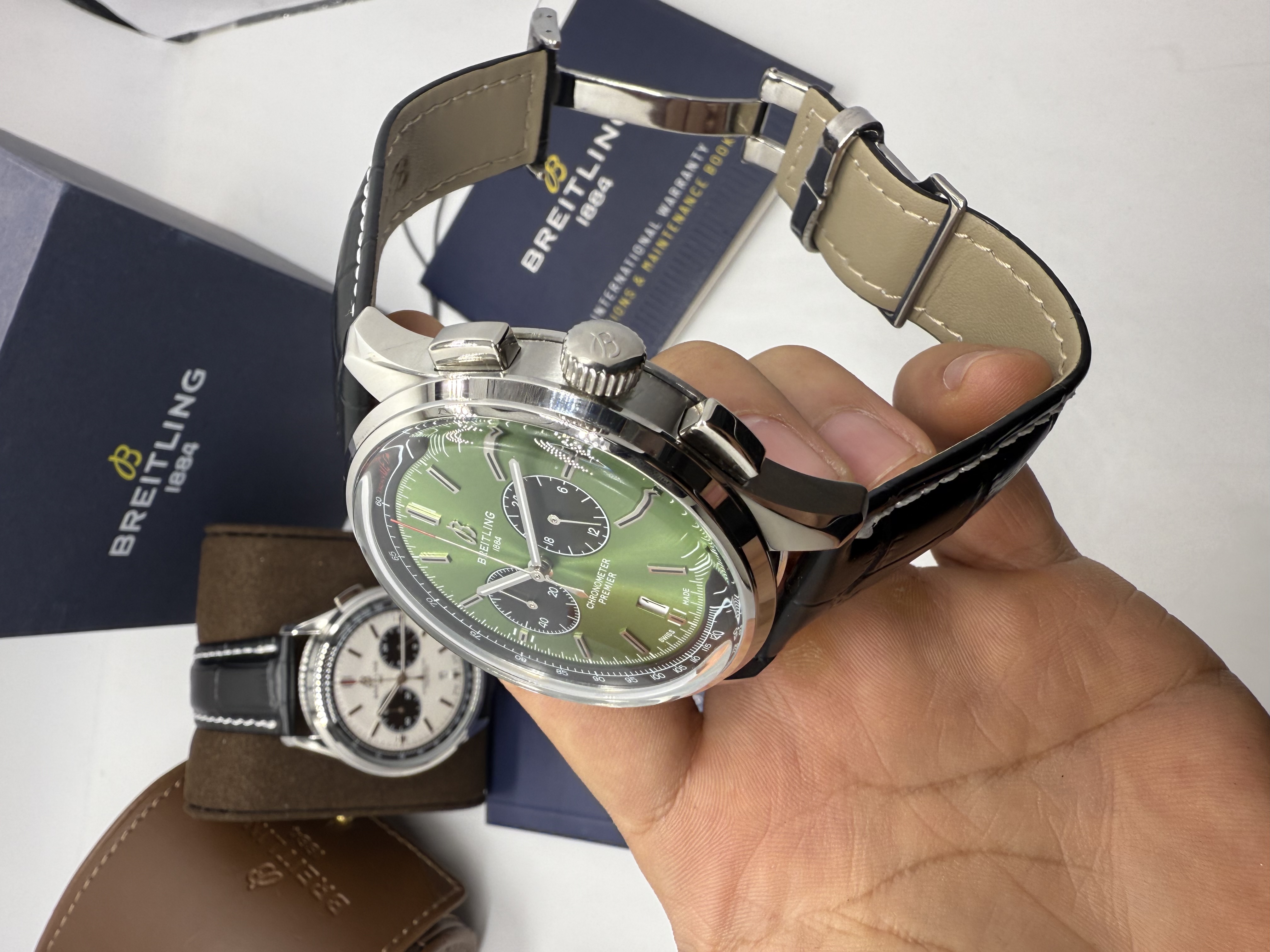 Breitling B01 Chronograph 42 Dial Verde