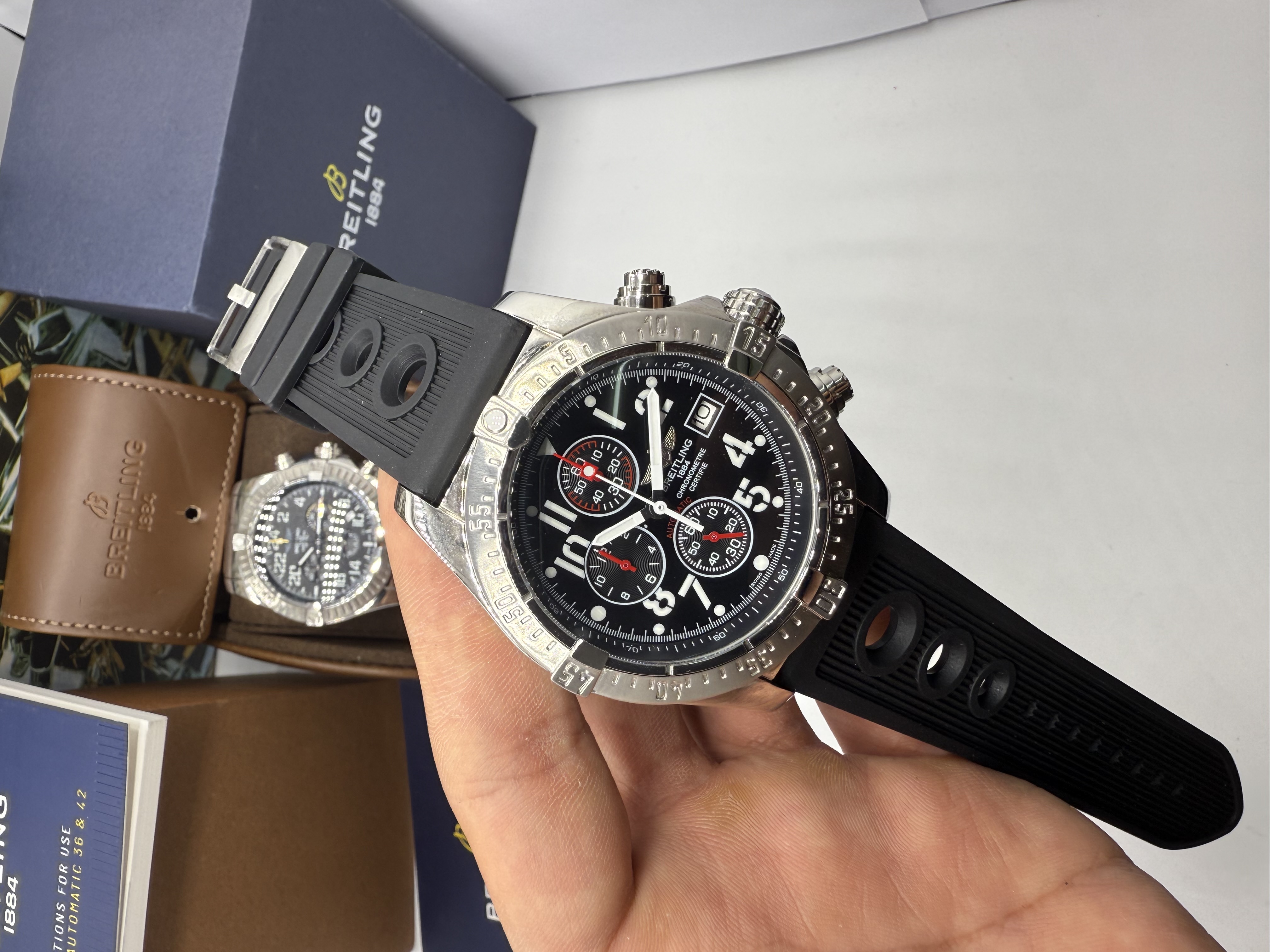 Breitling Avenger Chronograph Dial Preto