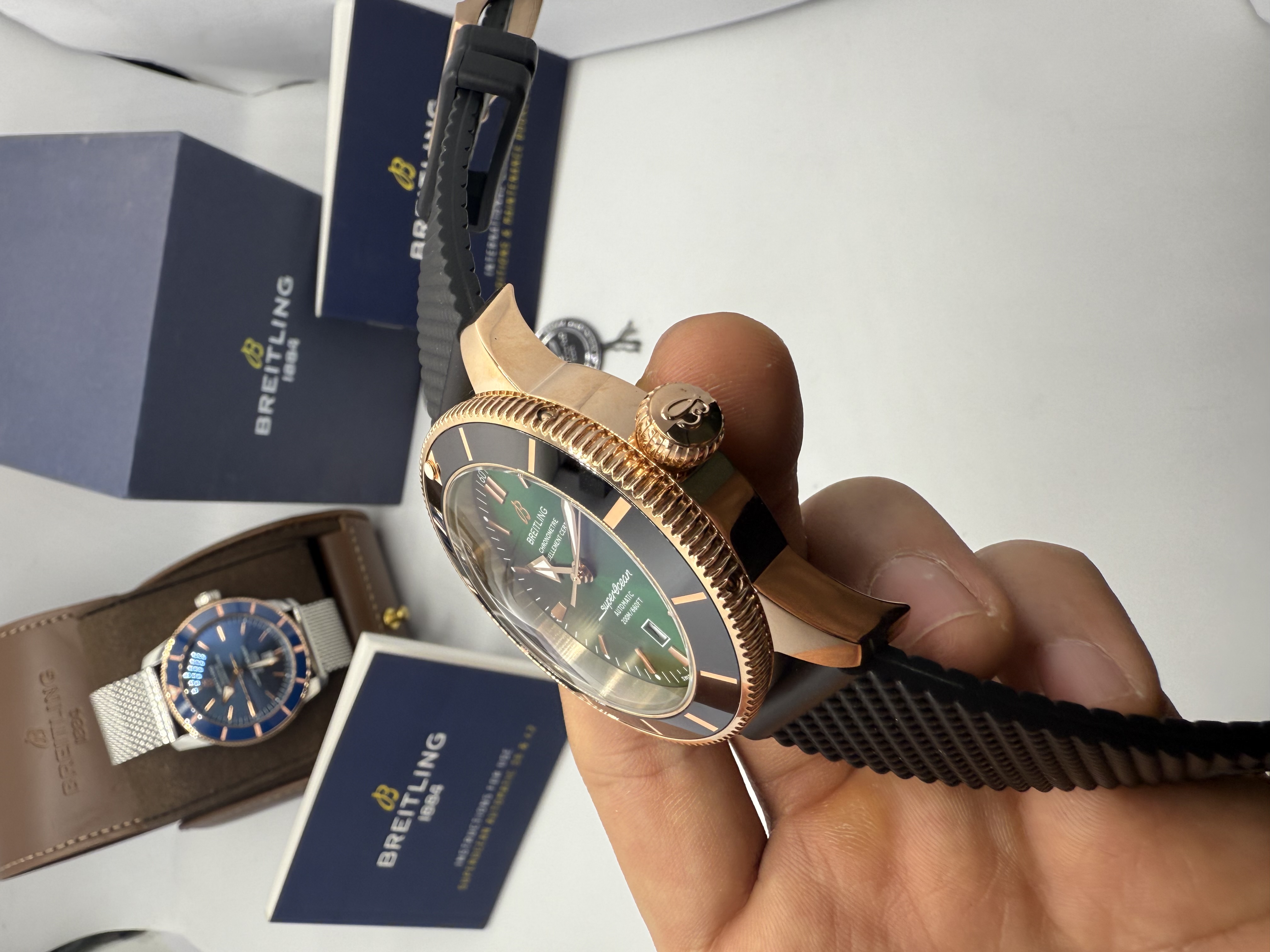 Breitling Superocean Heritage Verde e Rosê