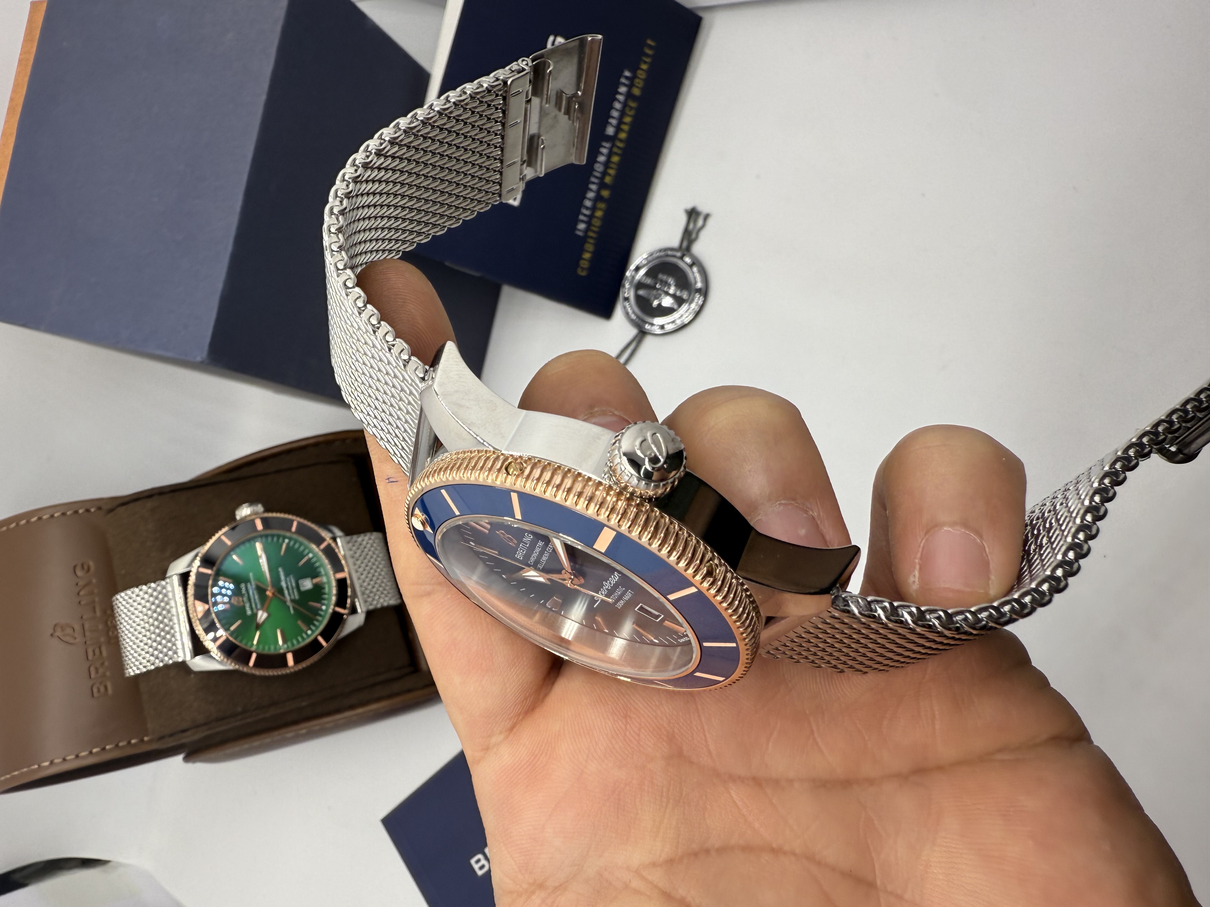 Breitling Superocean Heritage Azul e Rosê