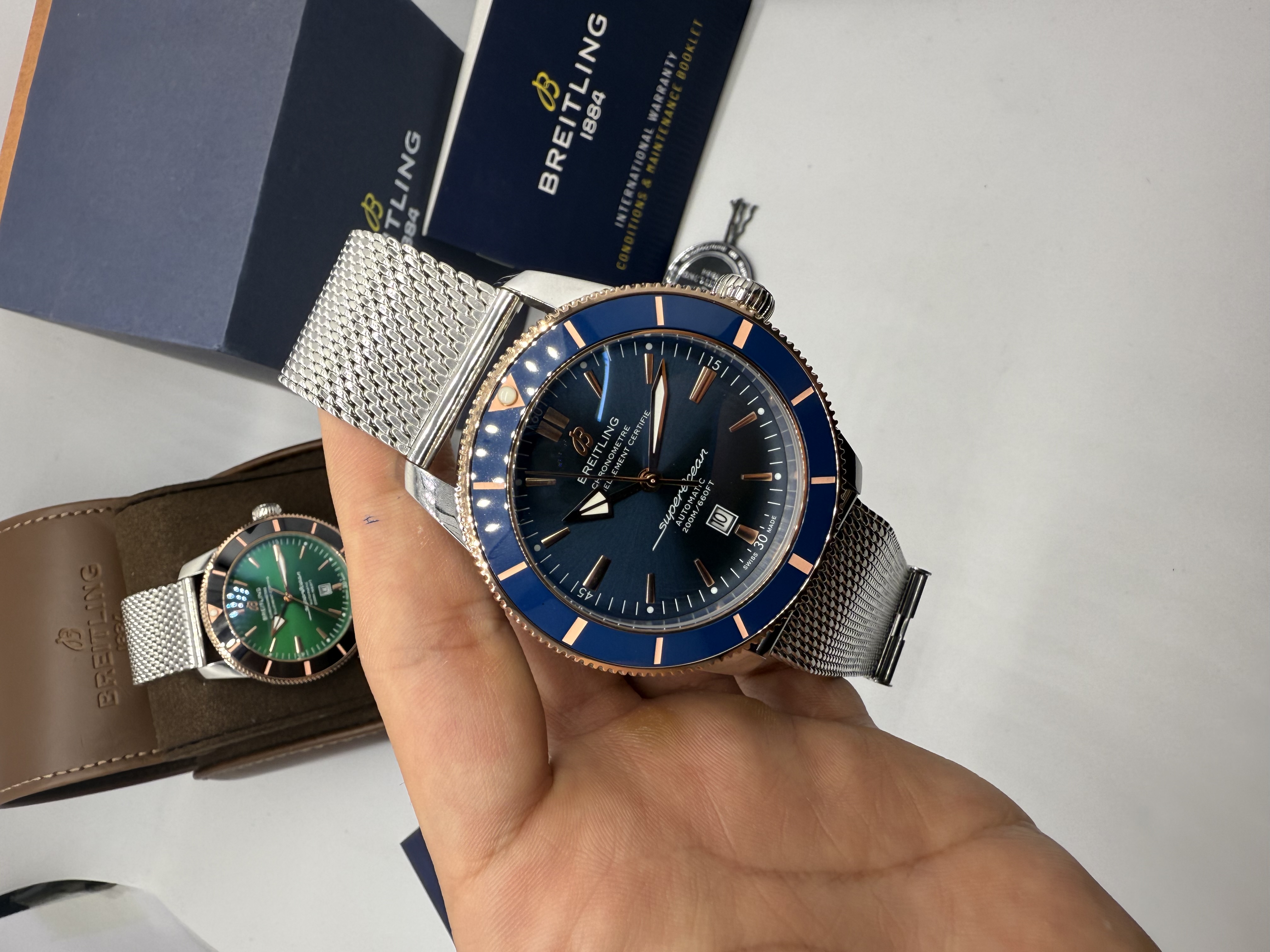Breitling Superocean Heritage Azul e Rosê