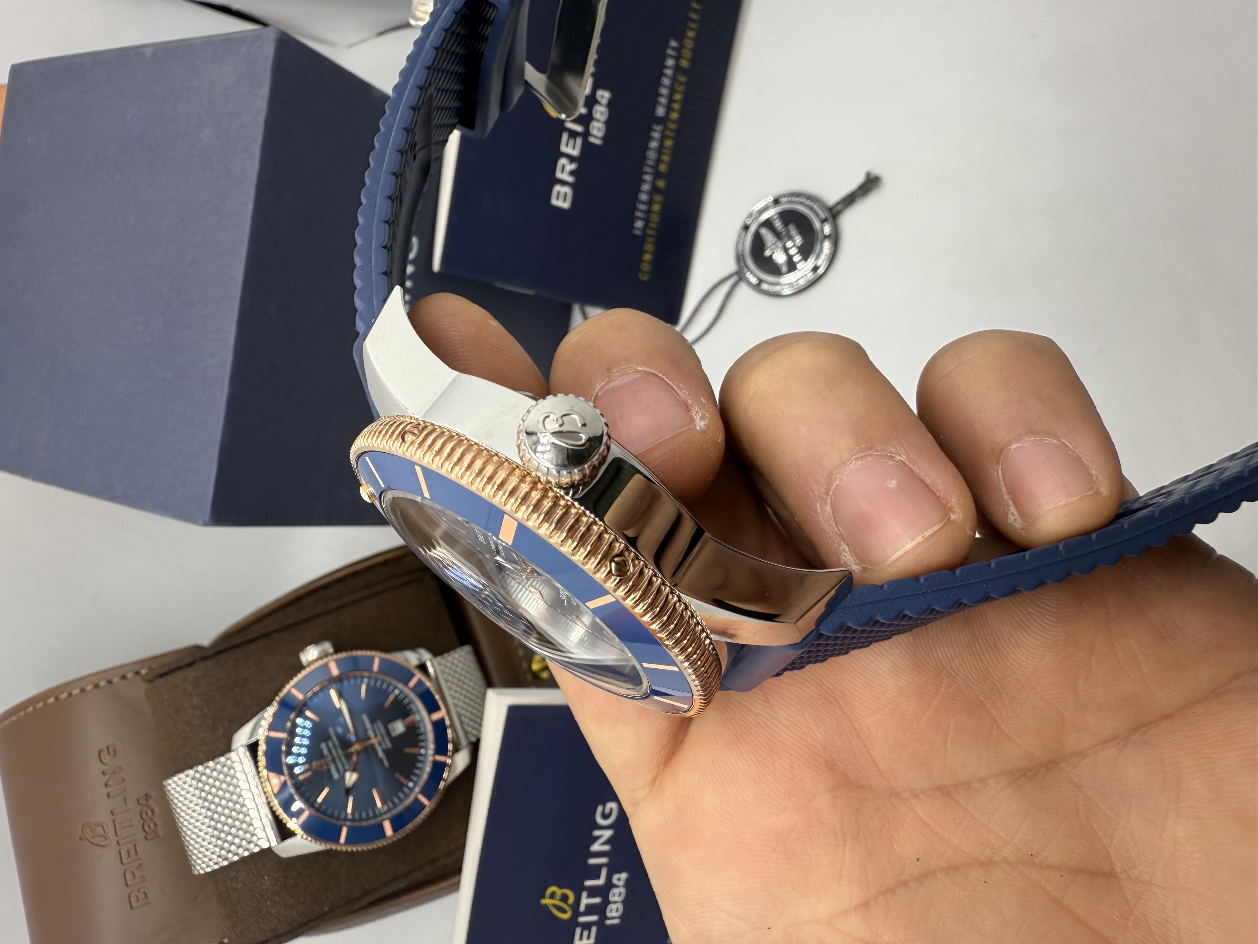 Breitling Superocean Heritage Azul e Rosê