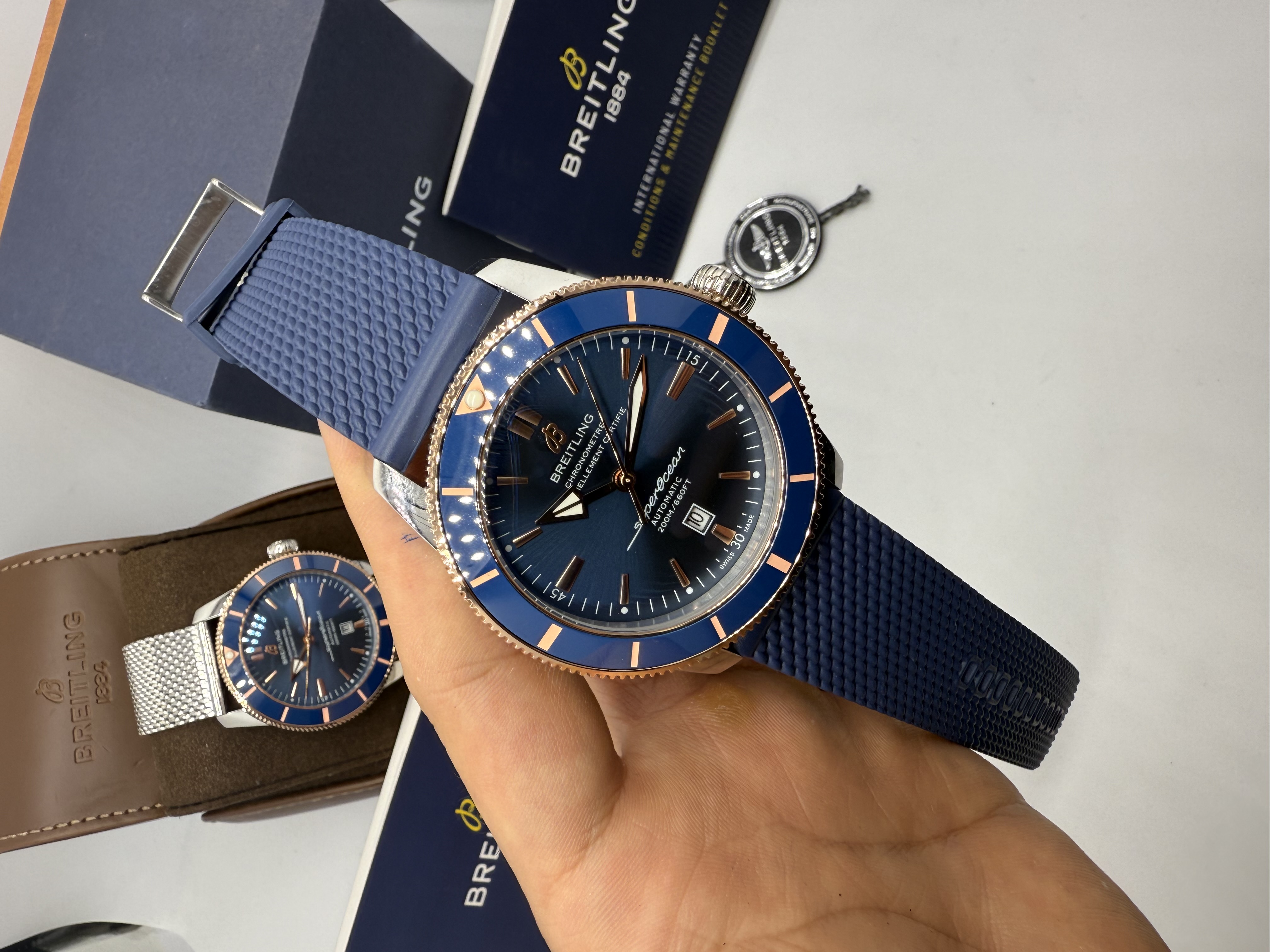 Breitling Superocean Heritage Azul e Rosê