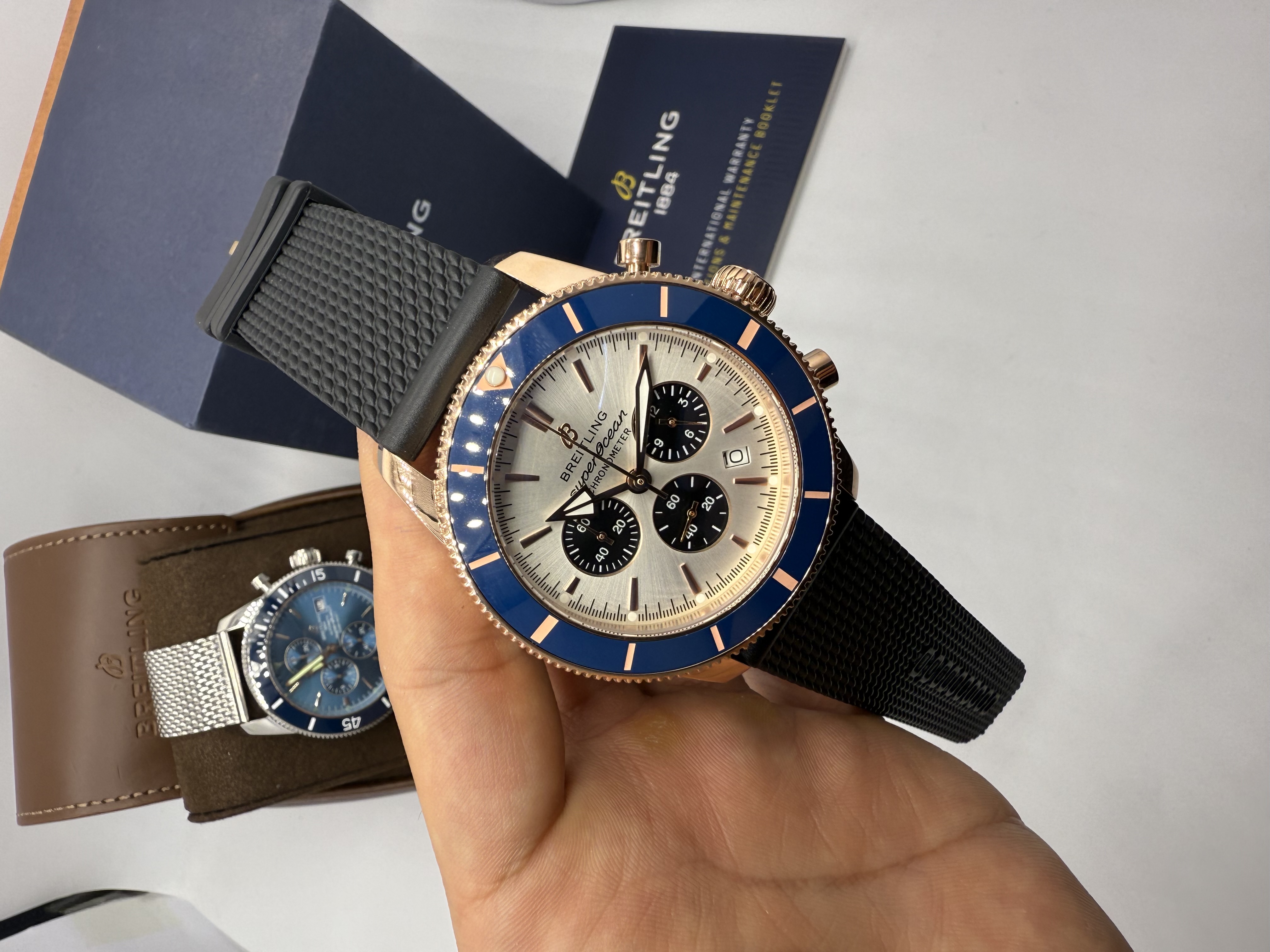 Breitling Superocean Heritage Chronograf Azul Branco e Rosê