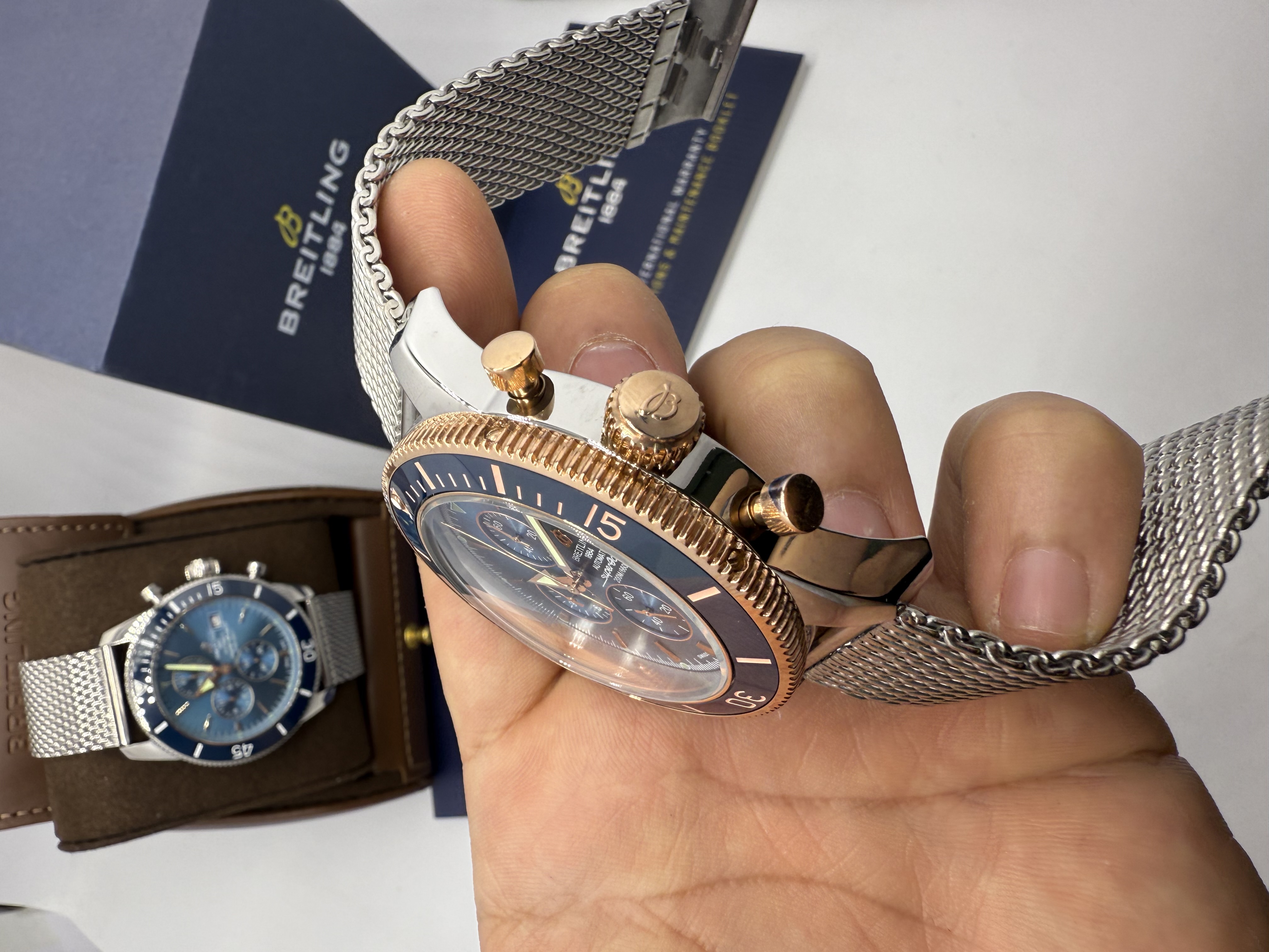 Breitling Superocean Heritage Chronograph Azul e Rosê