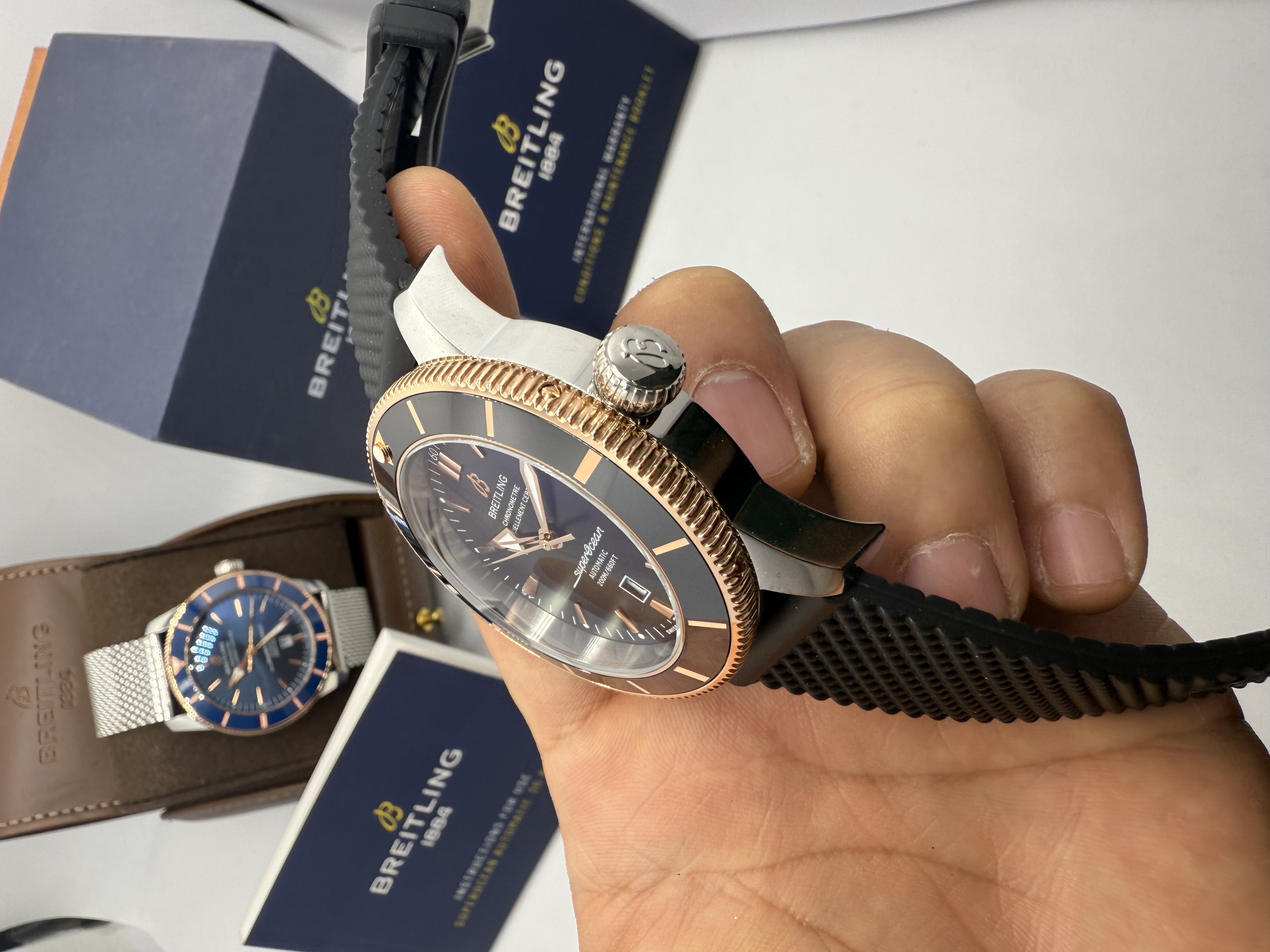 Breitling Superocean Heritage Preto e Rosê