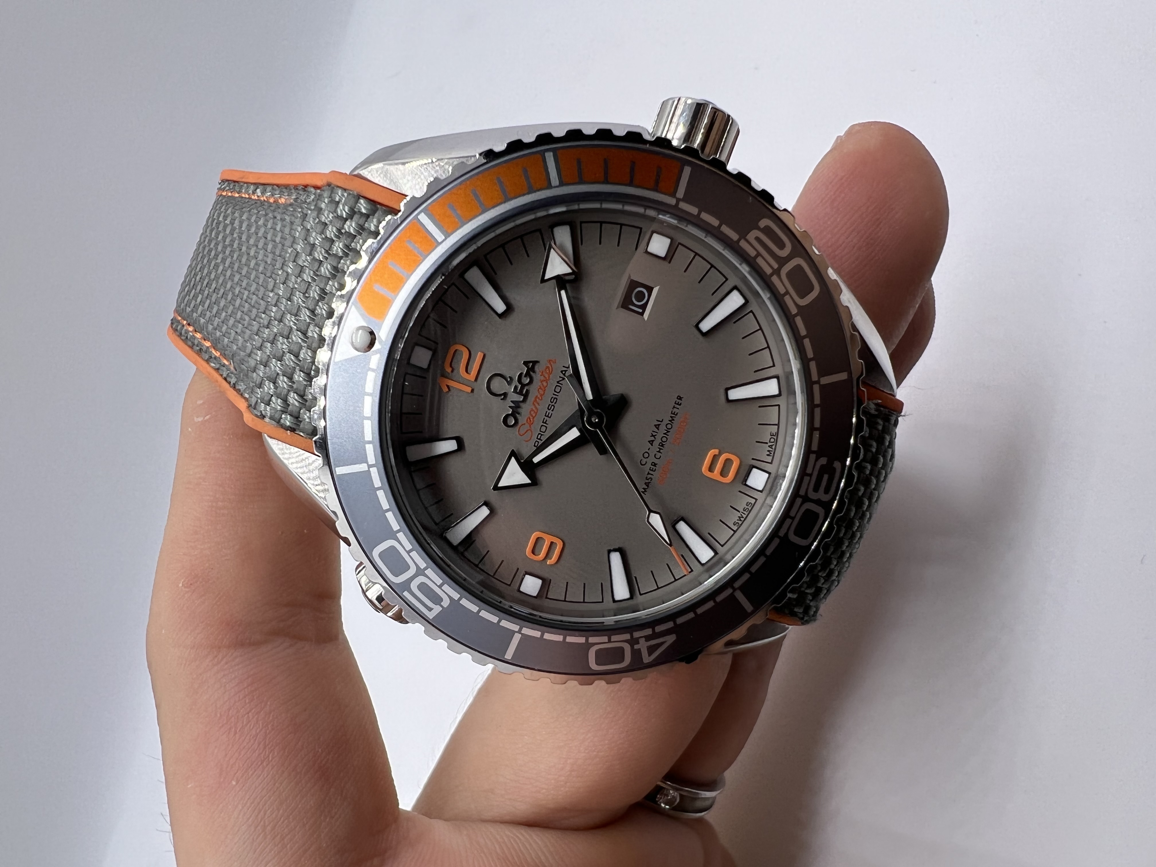 Omega Seamaster Co-Axial Cinza e Laranja