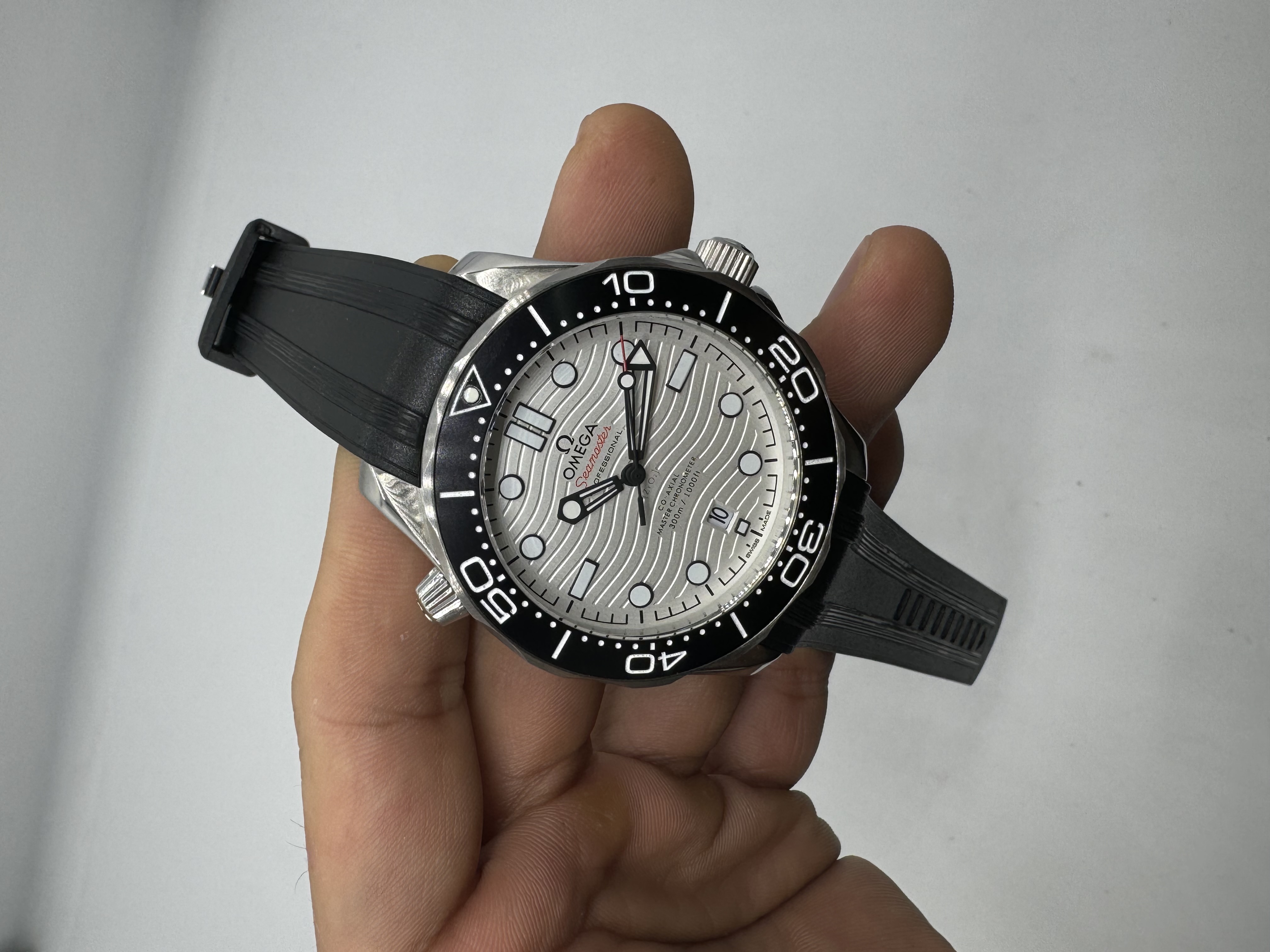 Omega Seamaster Co-Axial Dial Branco Borracha