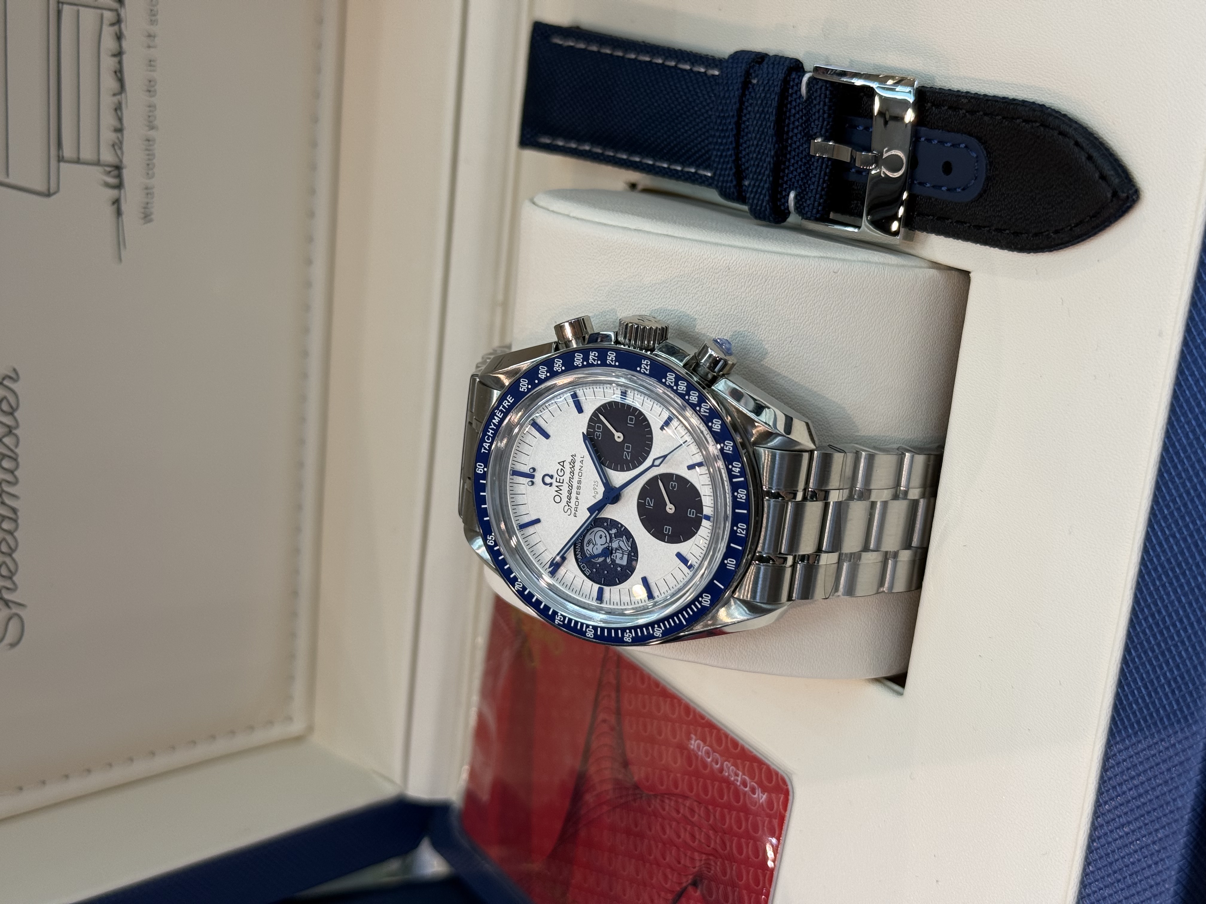 Omega Speedmaster Snoopy Super Clone