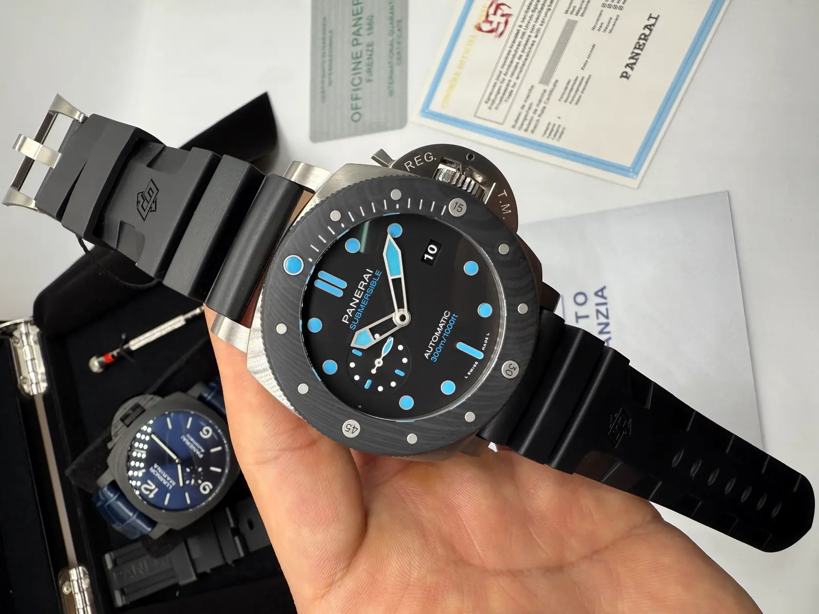 Panerai Submersible Dial Preto e azul.