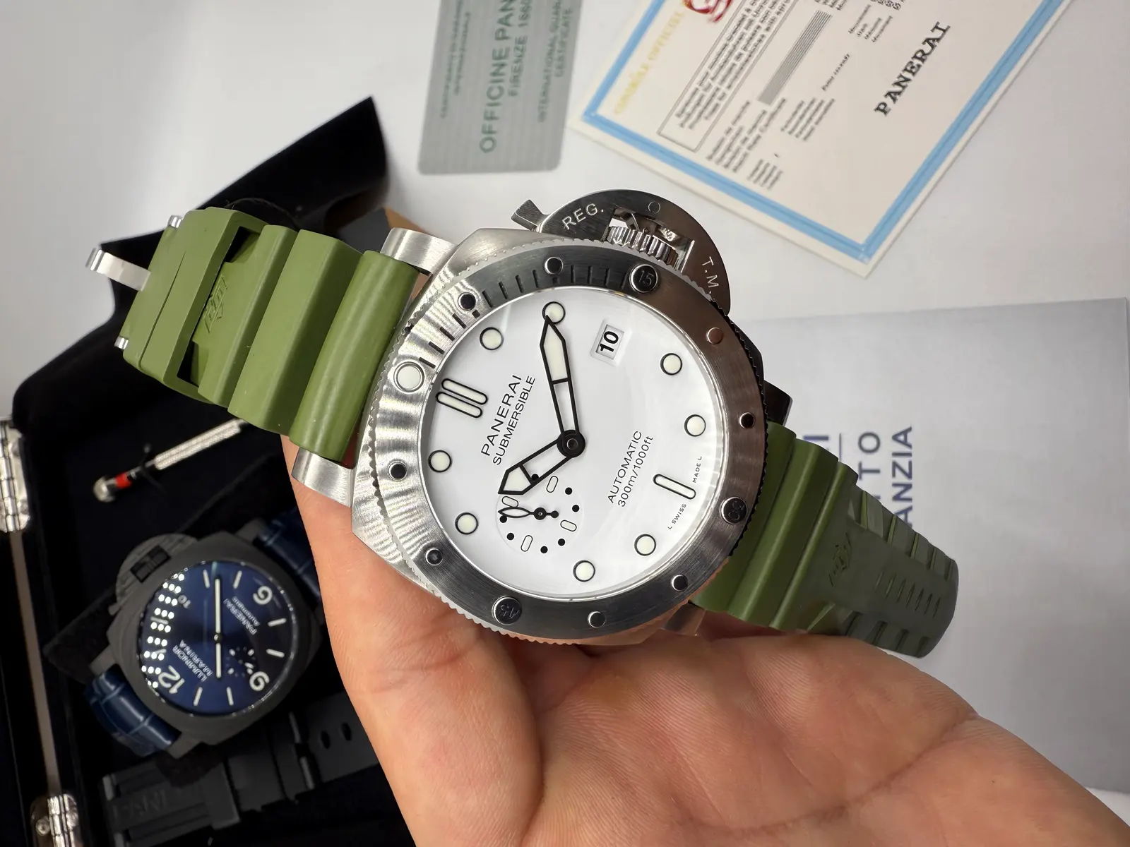 Panerai Submersible Verde Dial branco.