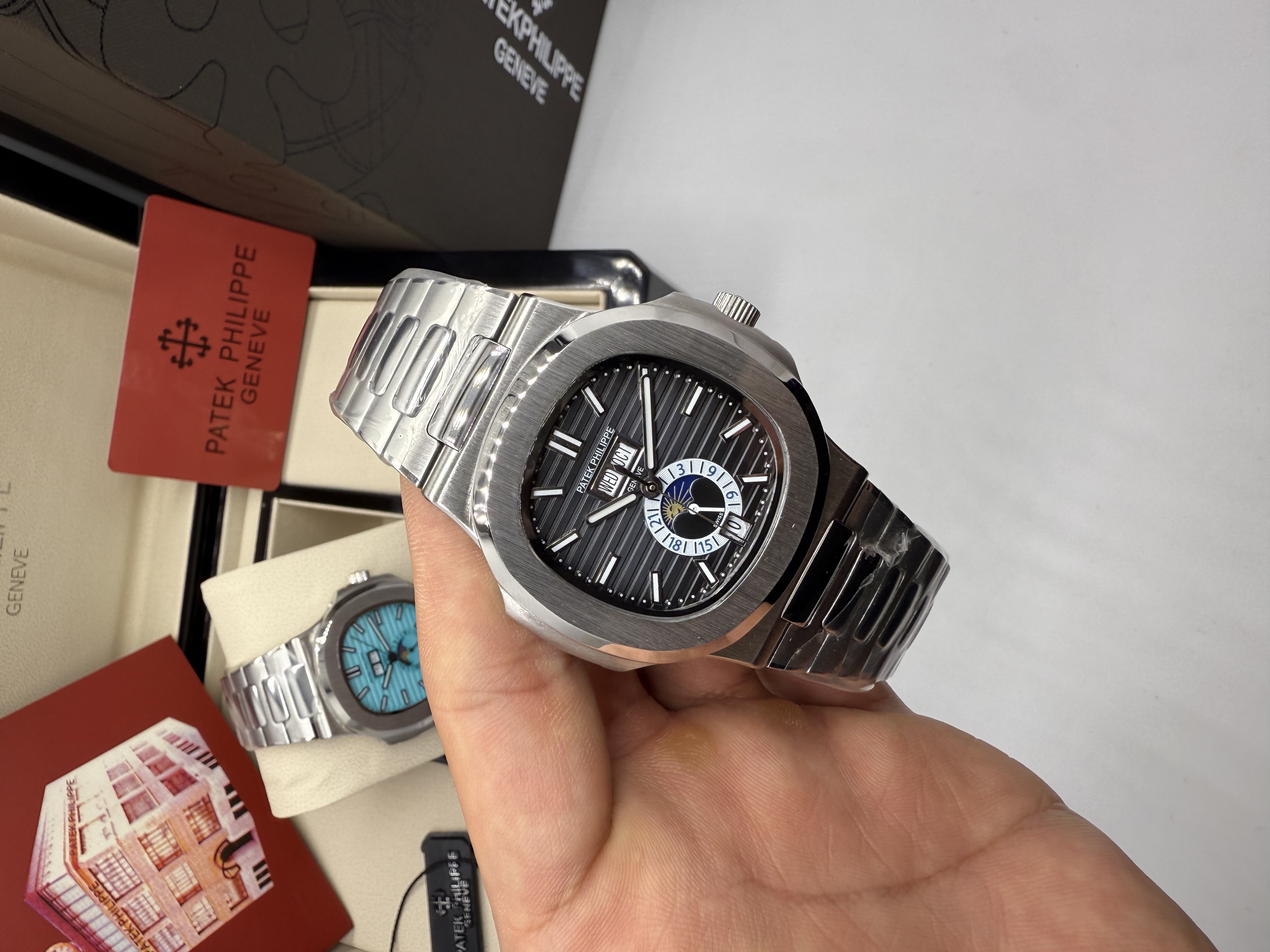 Patek Philippe Nautilus Annual Moonphase Dial Preto