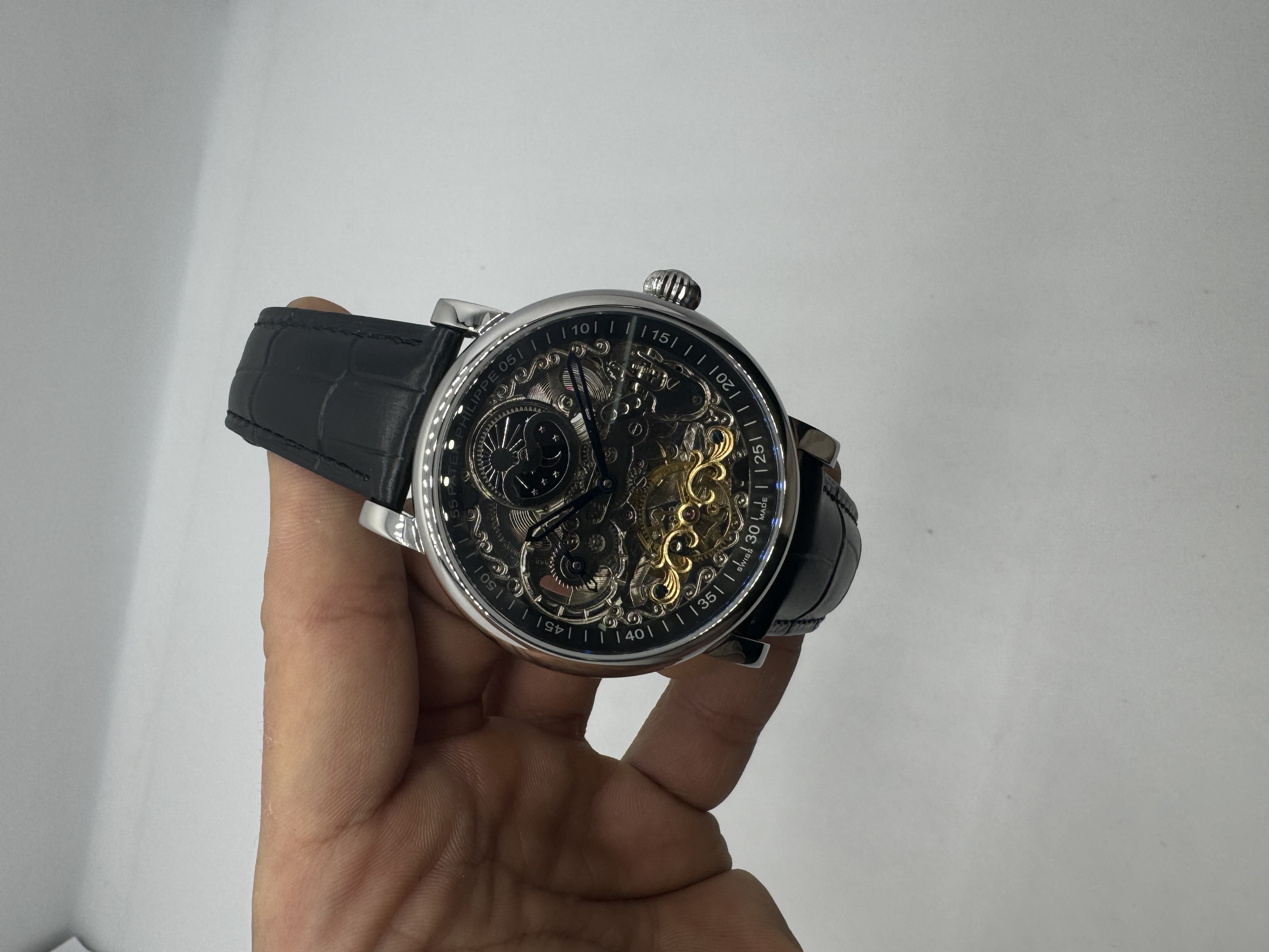Patek Philippe SKELECT Monphase Dial Preto Couro Preto.