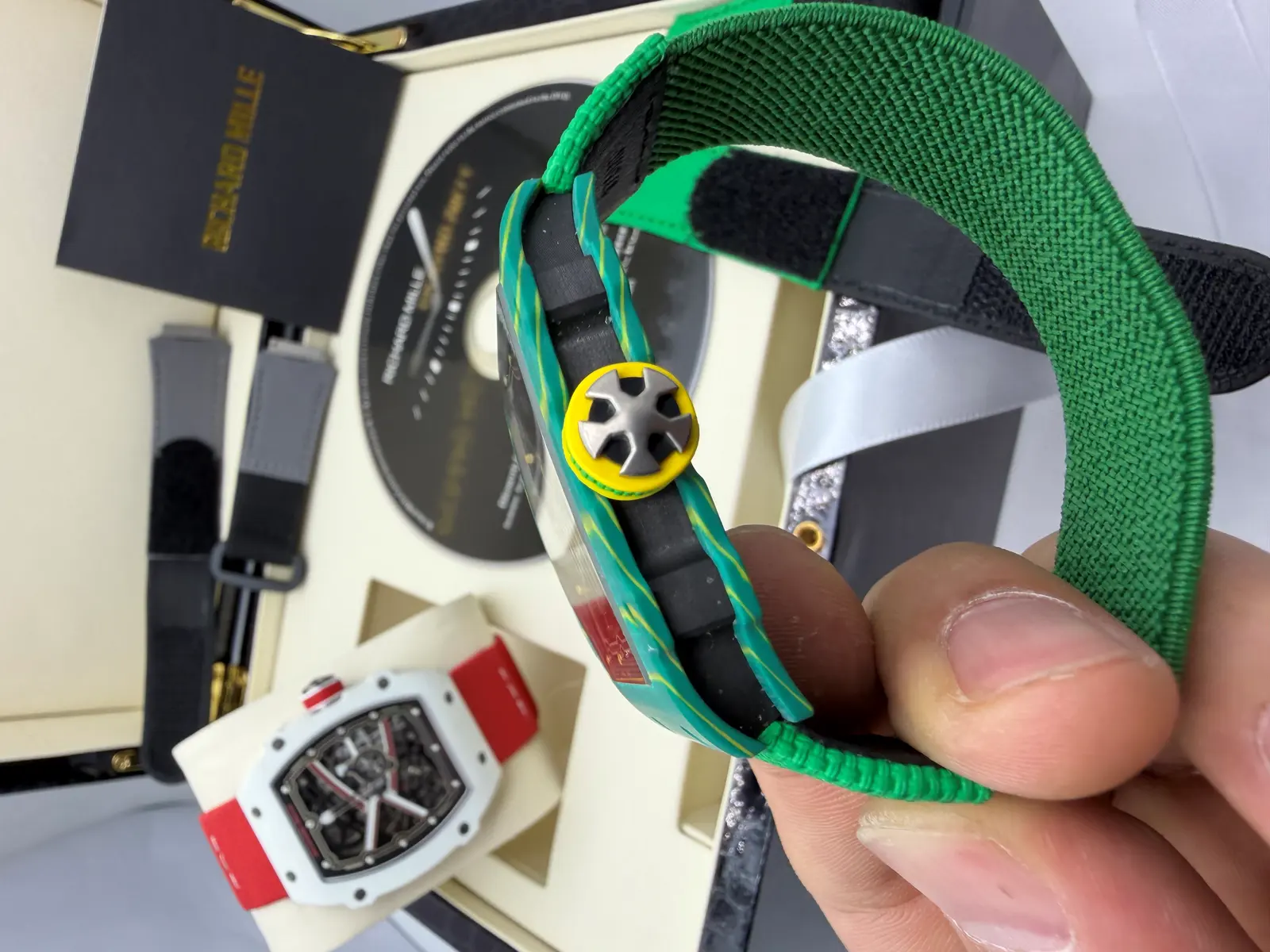 Richard Mille RM-6702 Verde Fibra de Carbono