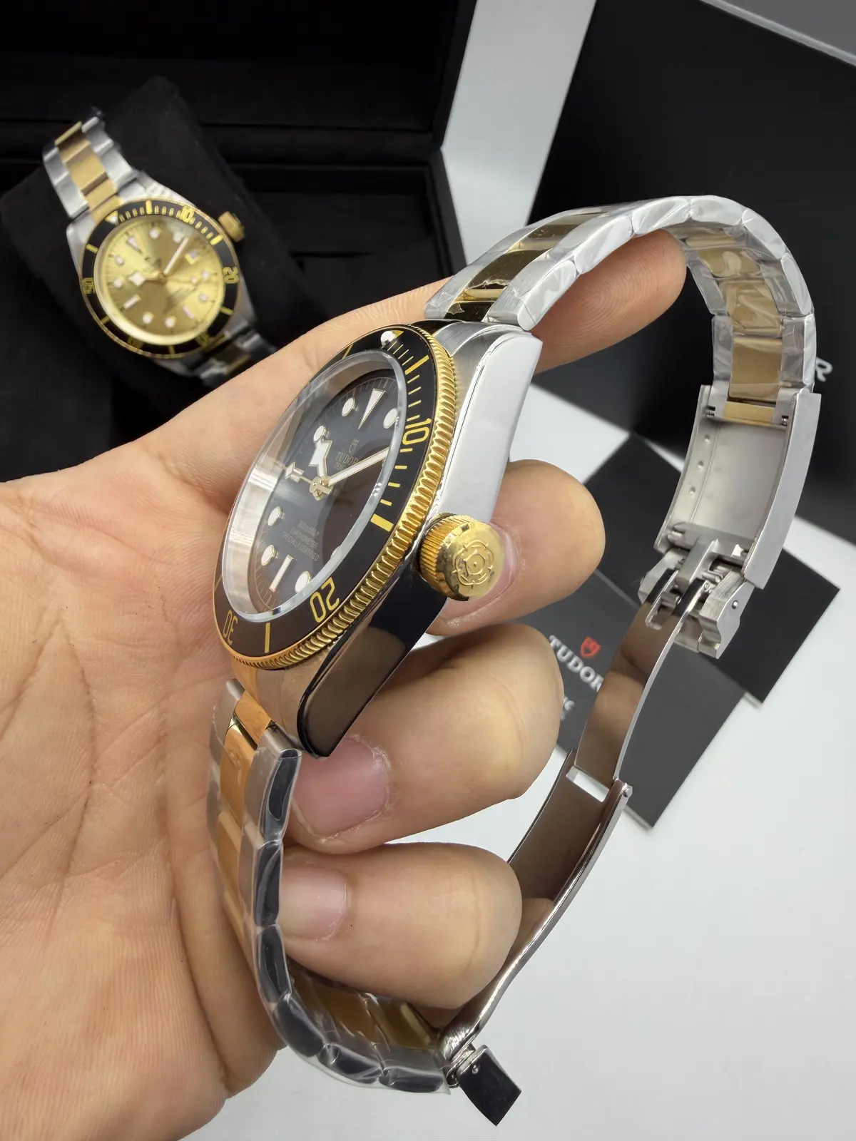 Tudor Pelagos Dial Preto aço e dourado